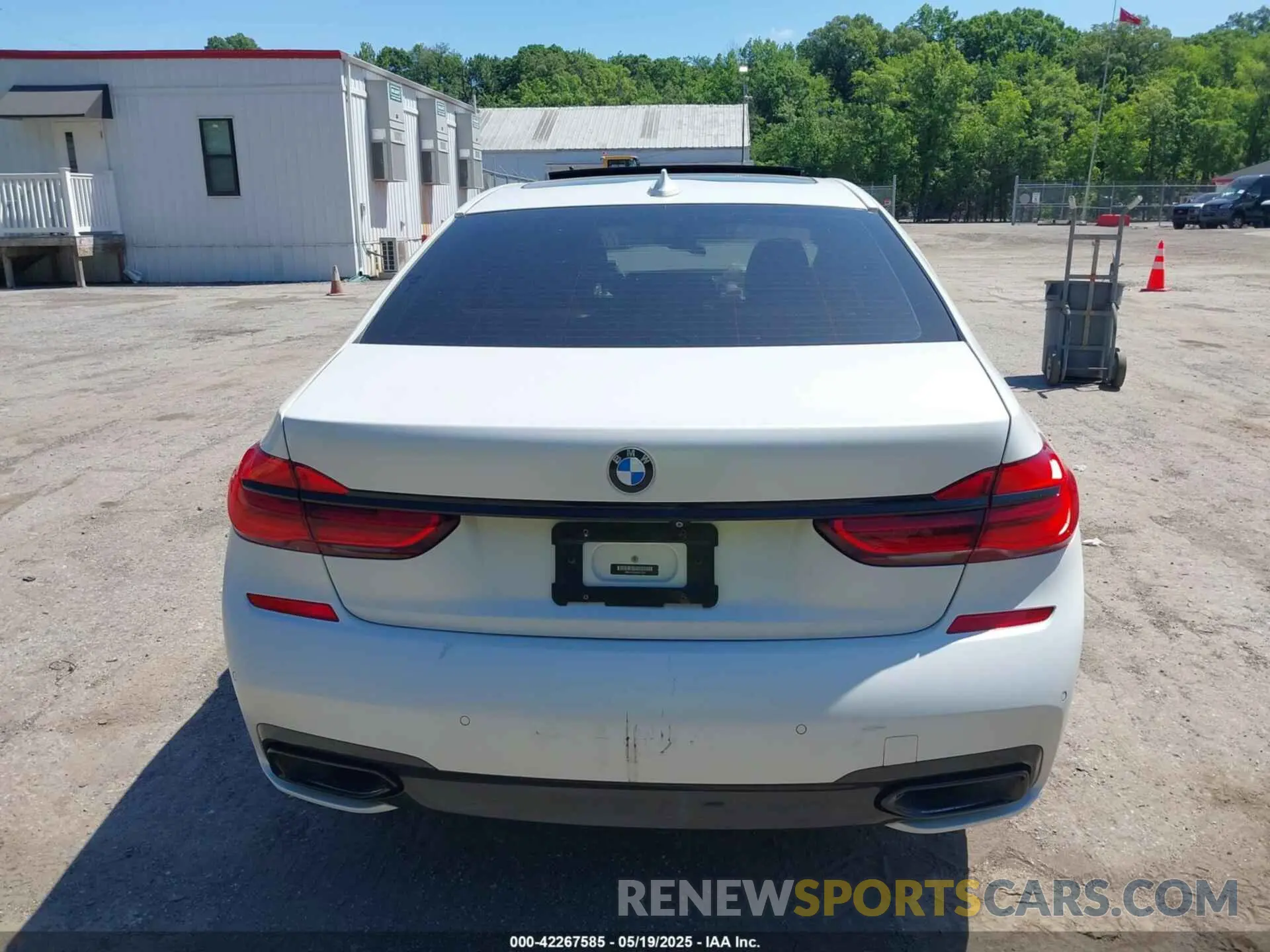 16 Photograph of a damaged car WBA7E2C59KB217232 BMW 740I 2019