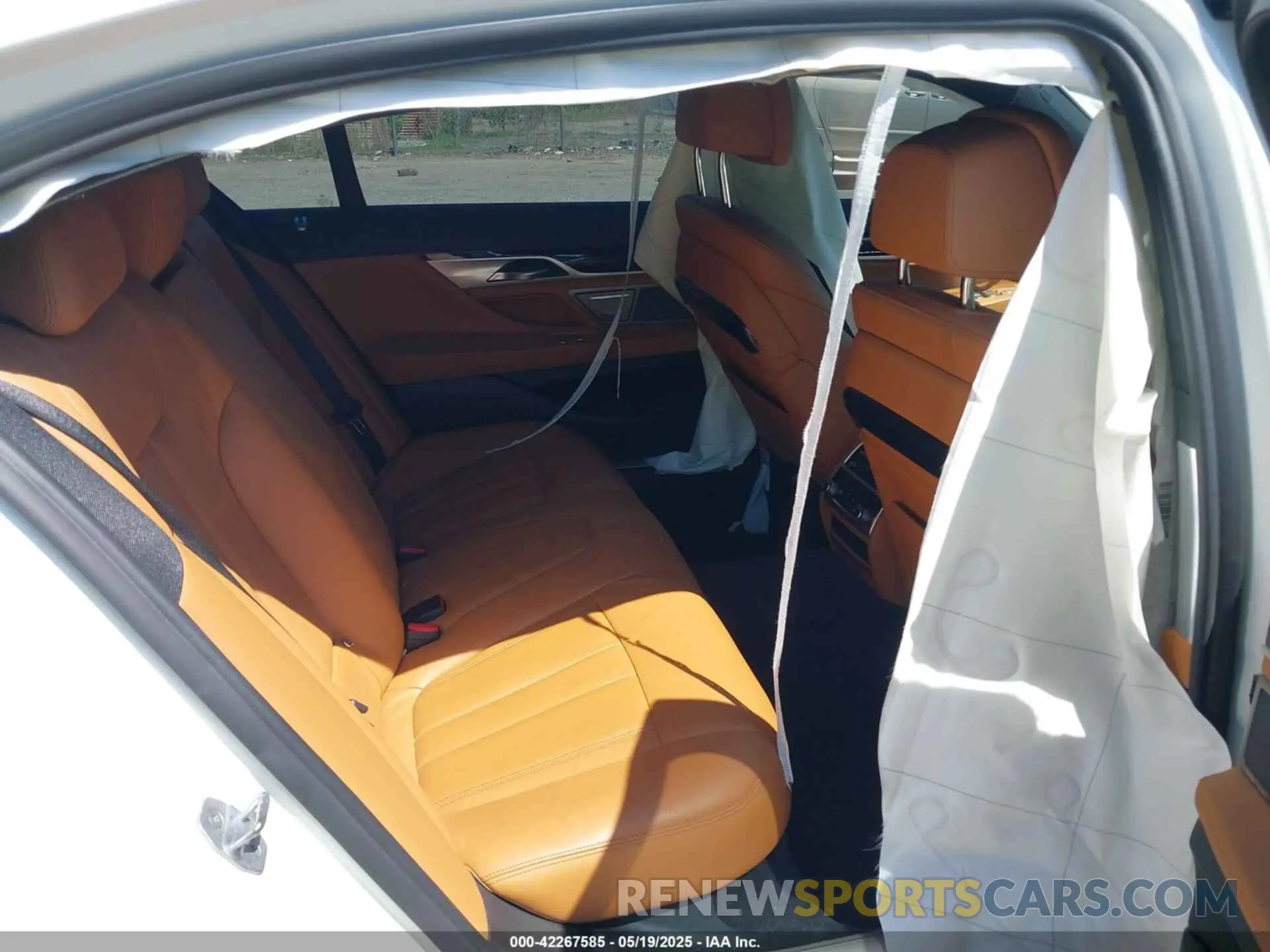 8 Photograph of a damaged car WBA7E2C59KB217232 BMW 740I 2019