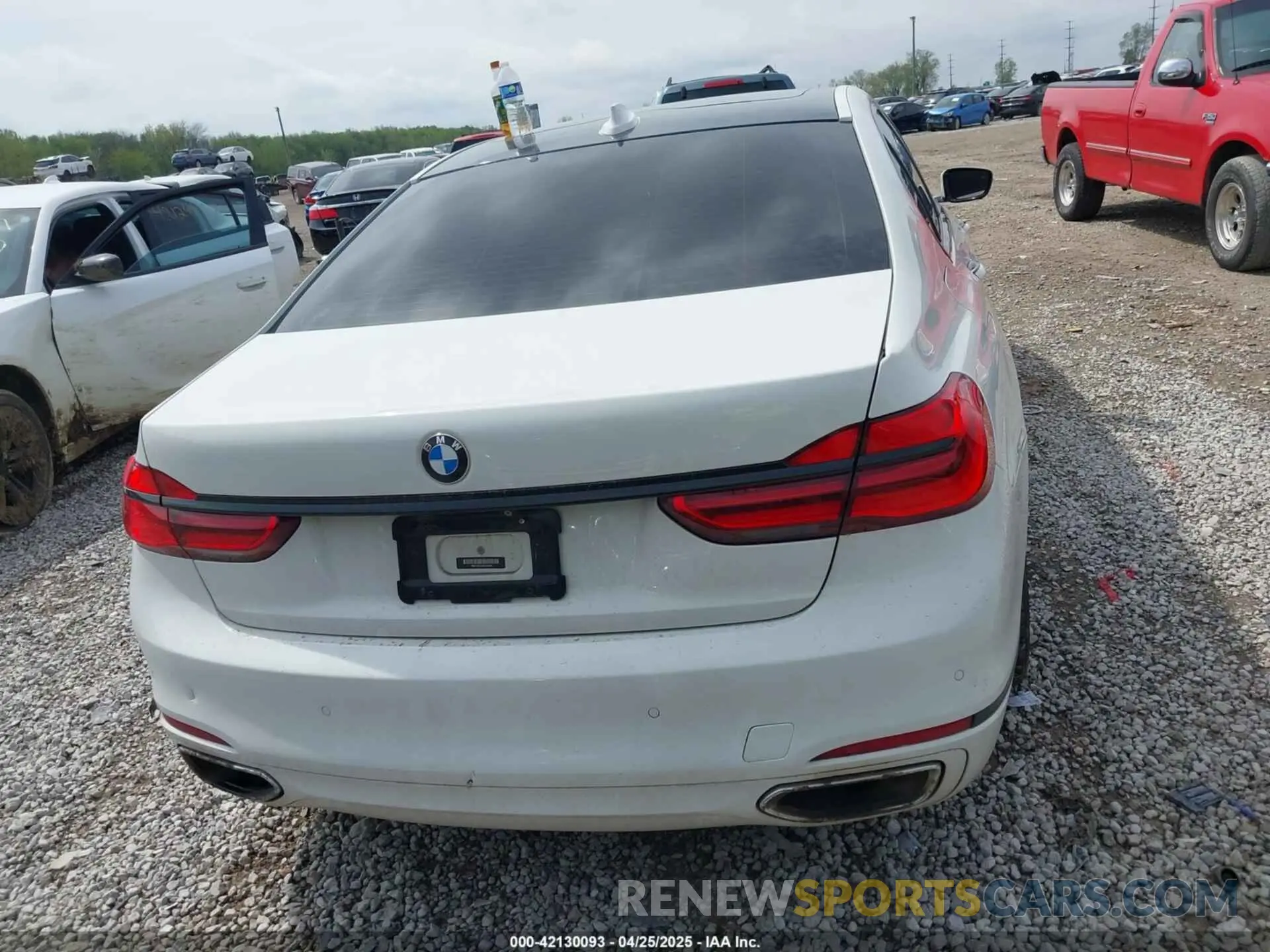 17 Photograph of a damaged car WBA7E4C54KGV28548 BMW 740I 2019