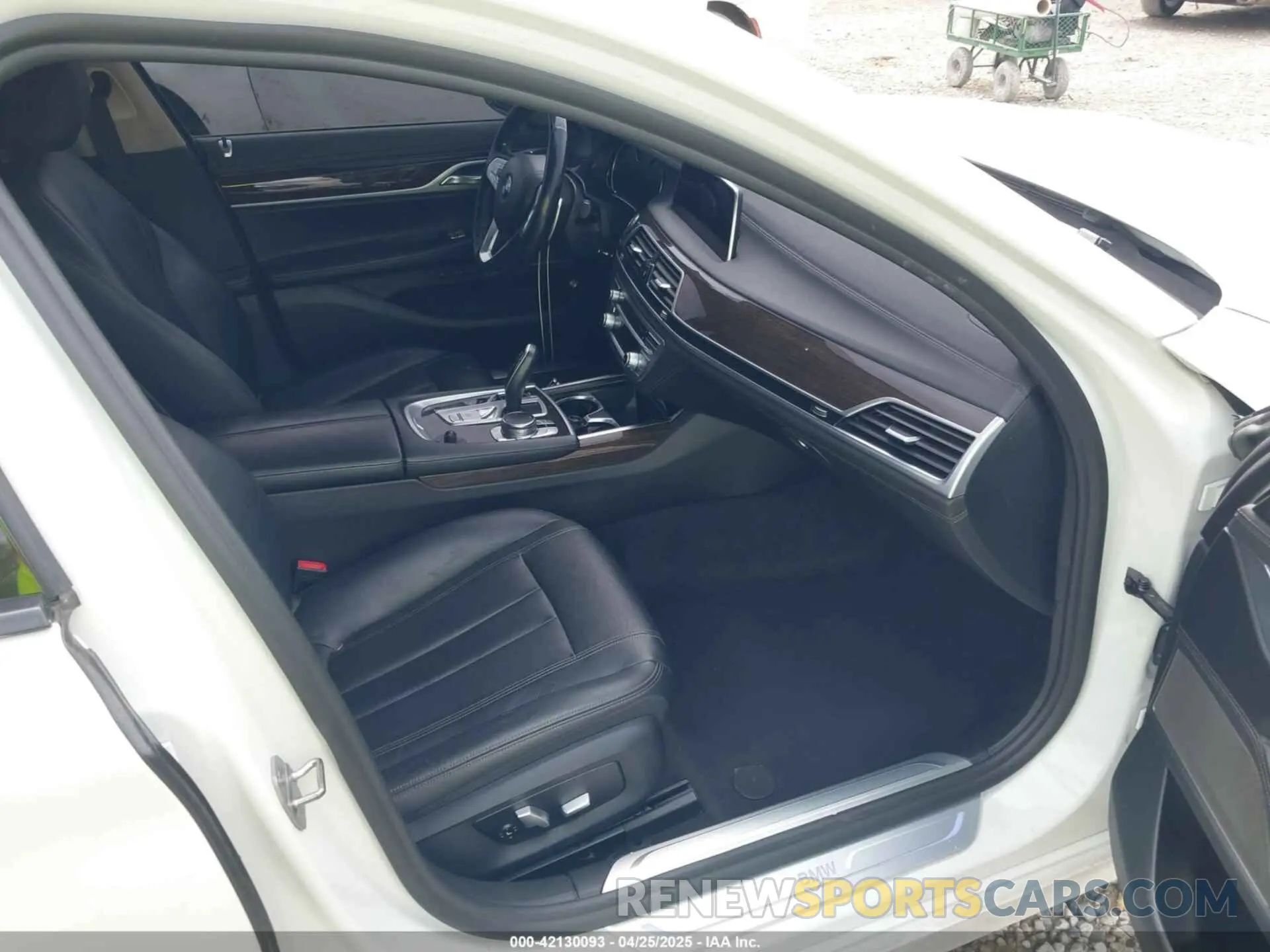 5 Photograph of a damaged car WBA7E4C54KGV28548 BMW 740I 2019