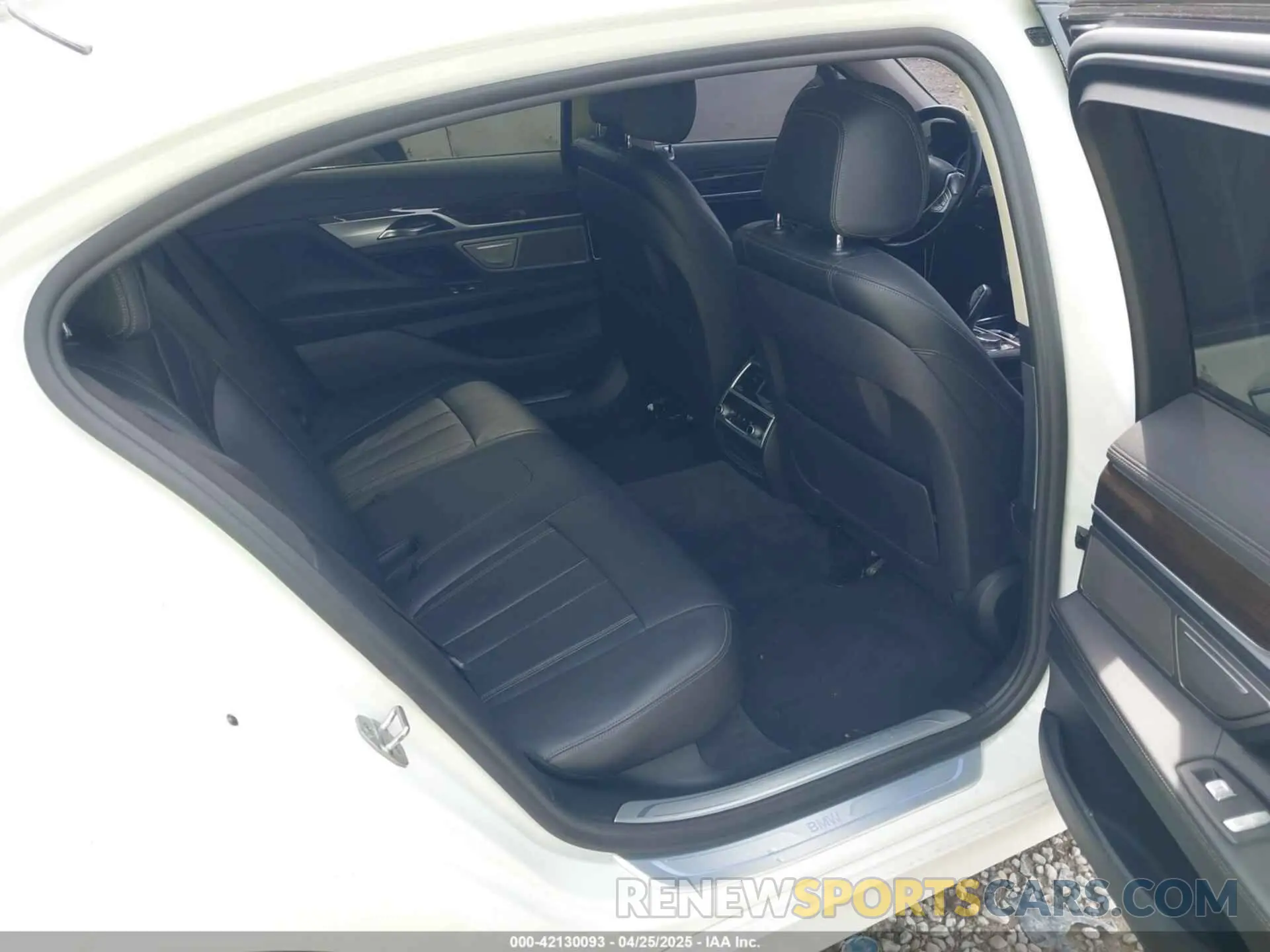 8 Photograph of a damaged car WBA7E4C54KGV28548 BMW 740I 2019