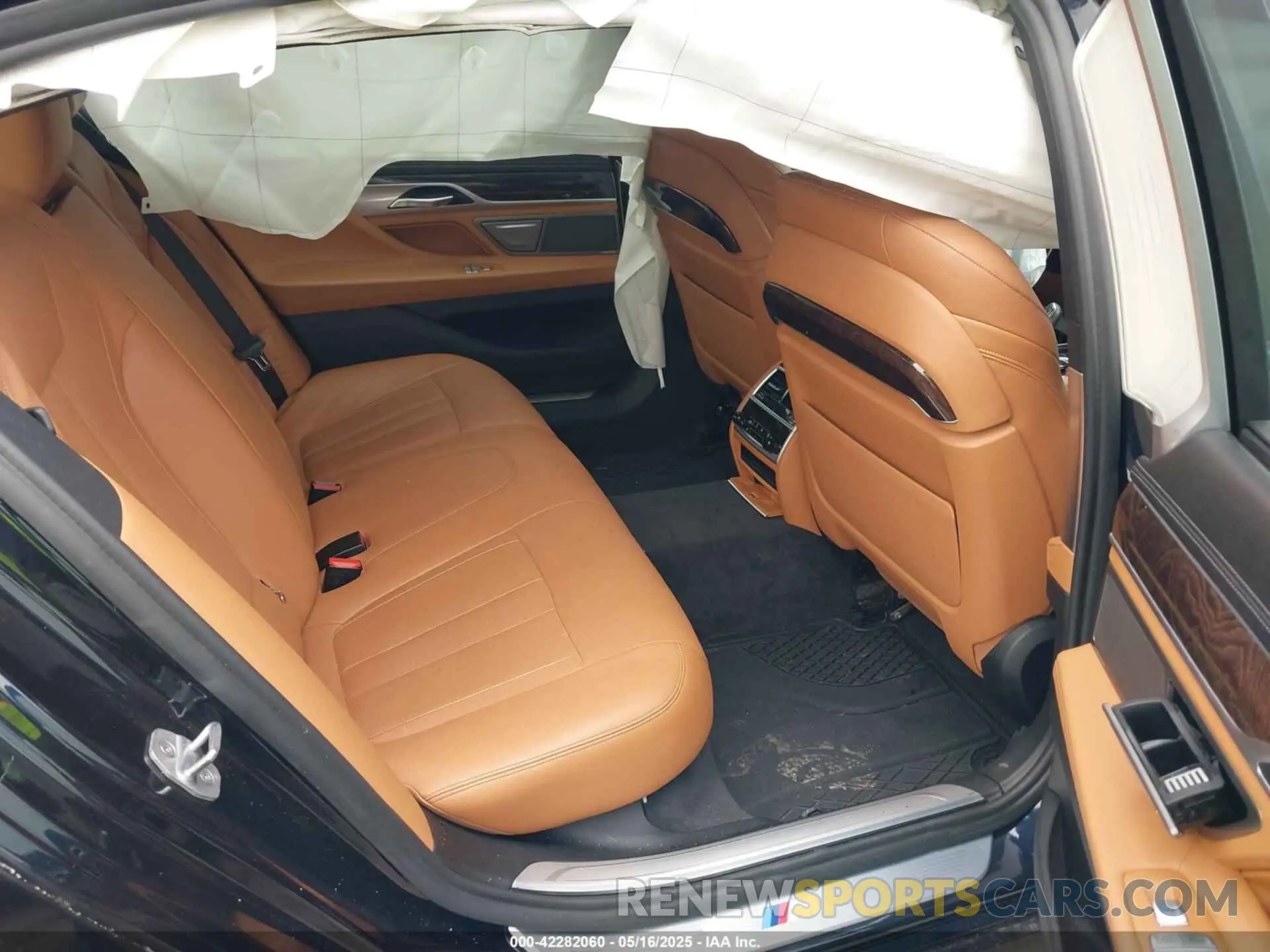 8 Photograph of a damaged car WBA7E4C54KGV28663 BMW 740I 2019