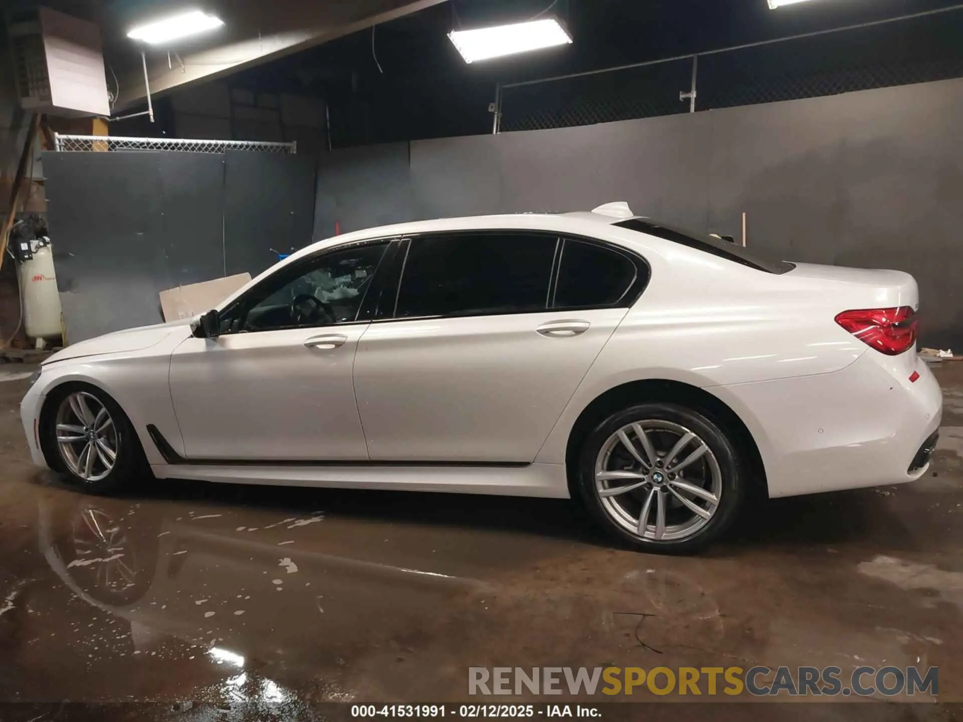 14 Photograph of a damaged car WBA7E4C59KGV70391 BMW 740I 2019