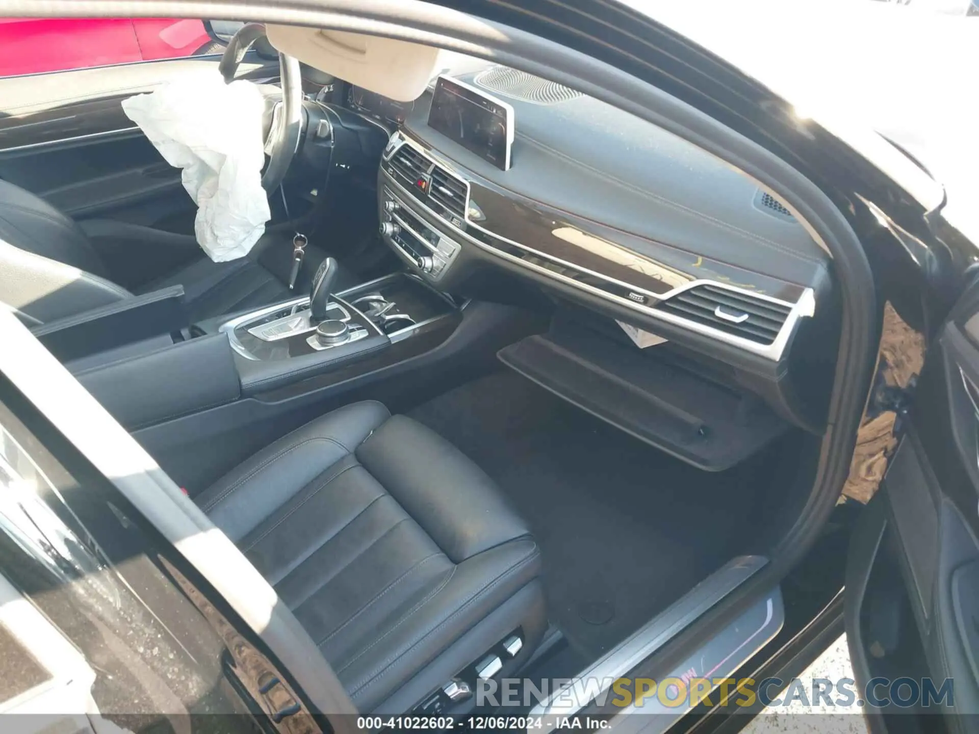 5 Photograph of a damaged car WBA7T2C03MCF93306 BMW 740I 2021