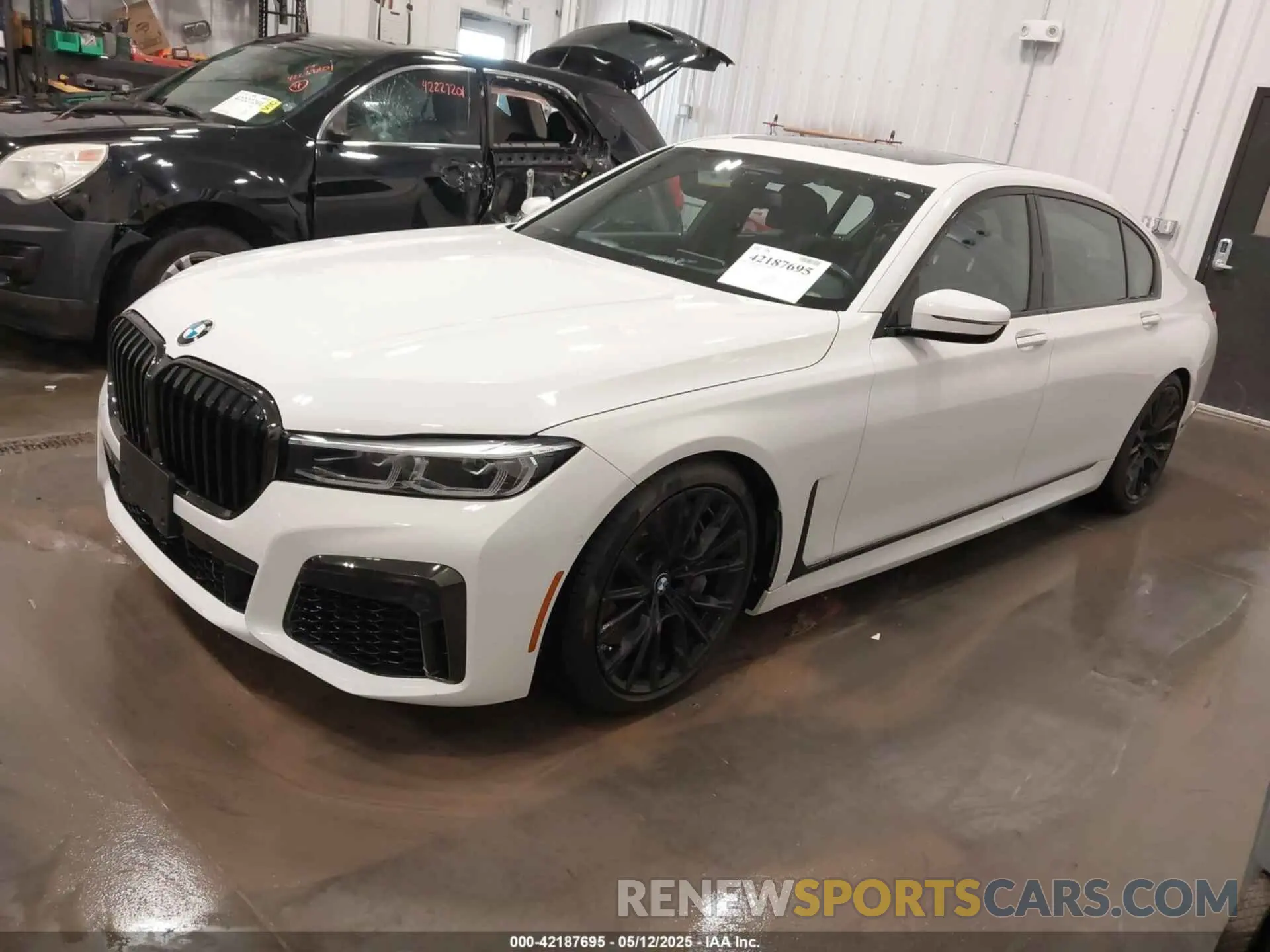 2 Photograph of a damaged car WBA7U2C03NCG89838 BMW 750 2022