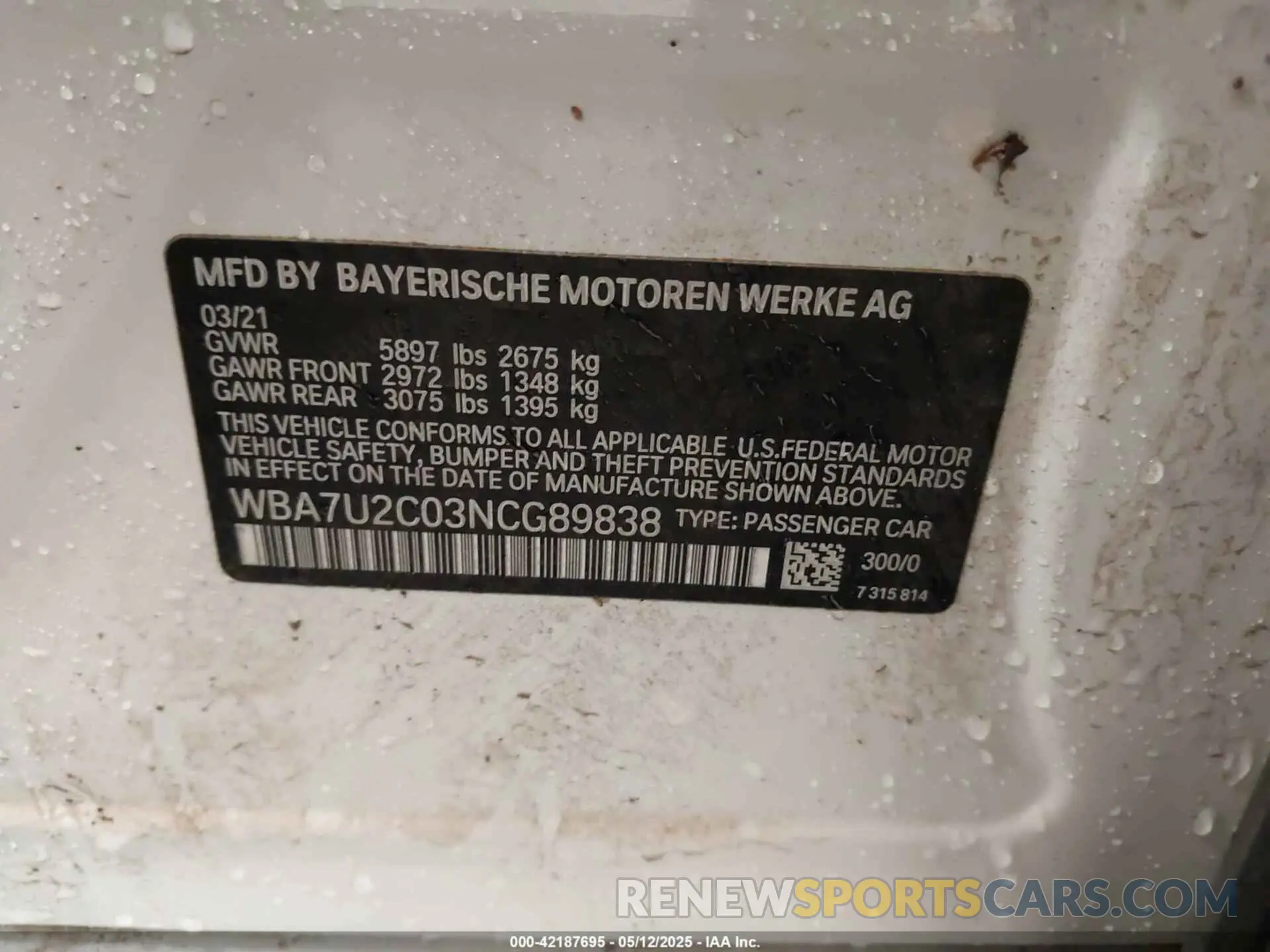 9 Photograph of a damaged car WBA7U2C03NCG89838 BMW 750 2022