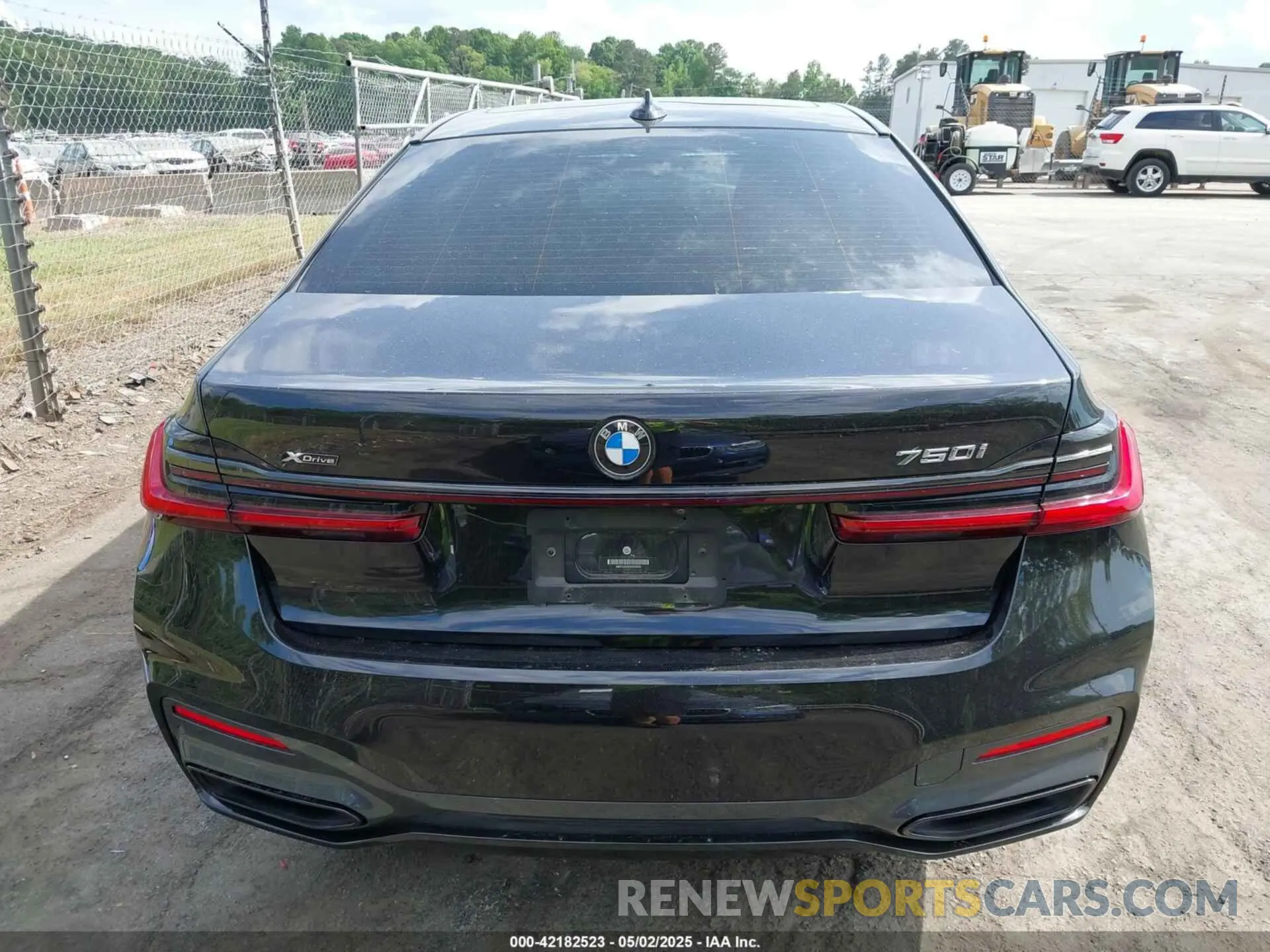 15 Photograph of a damaged car WBA7U2C0XNCH39635 BMW 750 2022