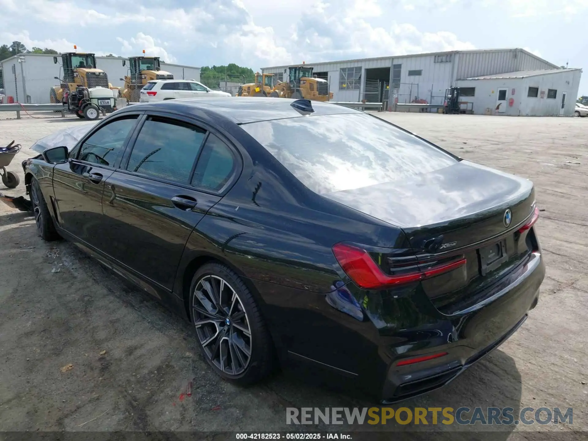 3 Photograph of a damaged car WBA7U2C0XNCH39635 BMW 750 2022