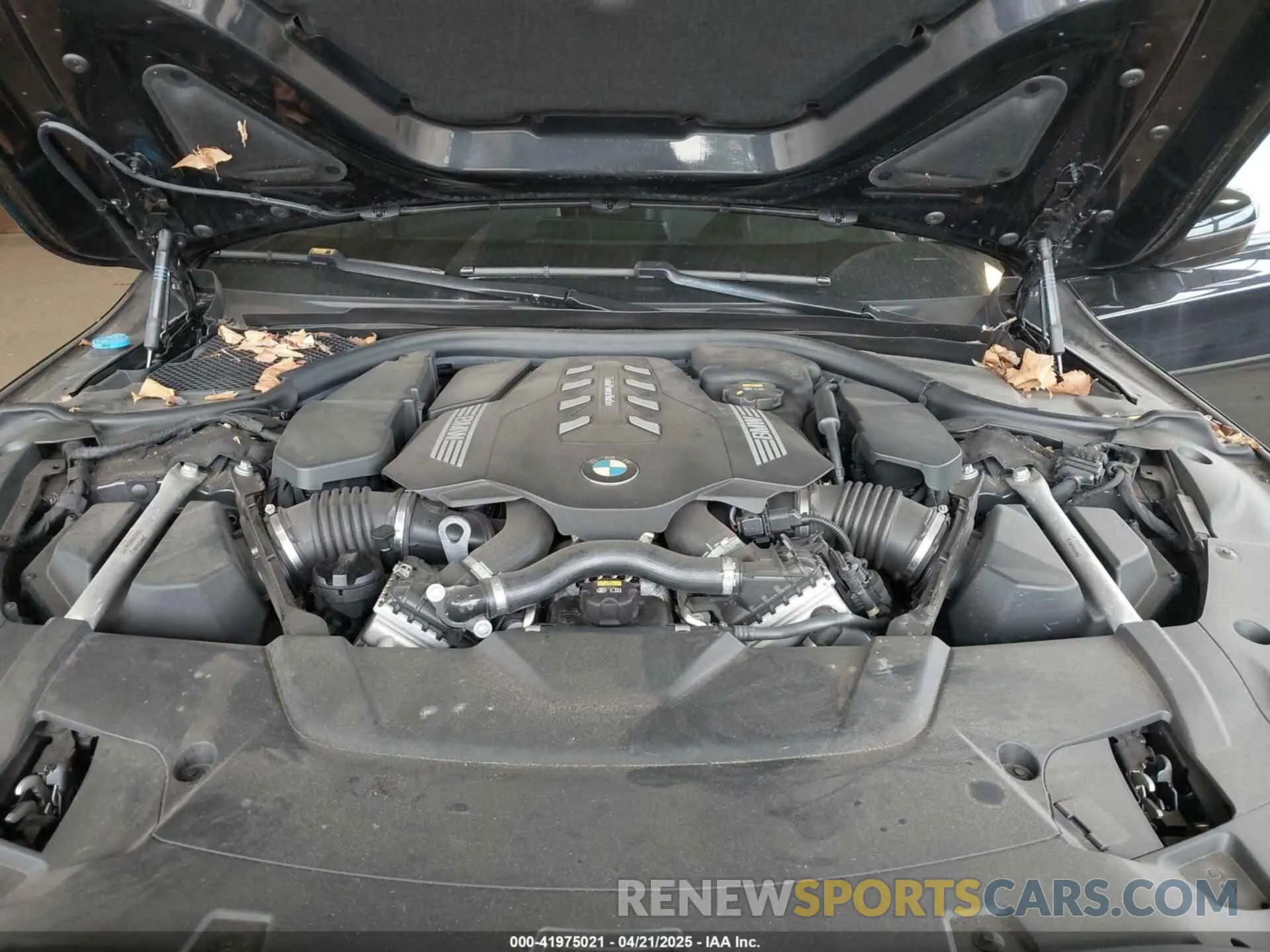 10 Photograph of a damaged car WBA7U2C02LGJ59475 BMW 750I 2020