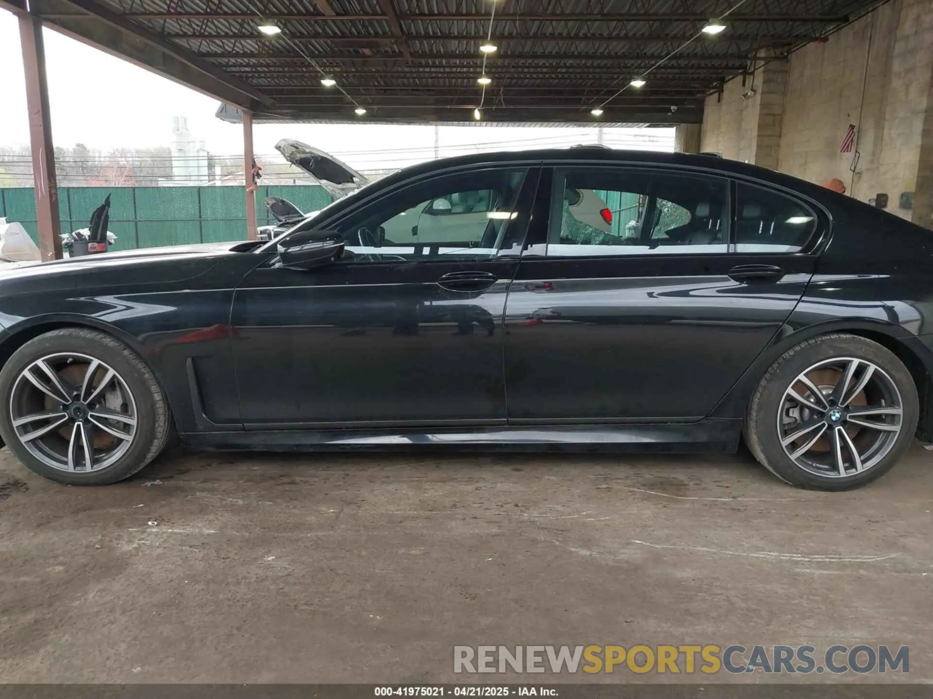 15 Photograph of a damaged car WBA7U2C02LGJ59475 BMW 750I 2020