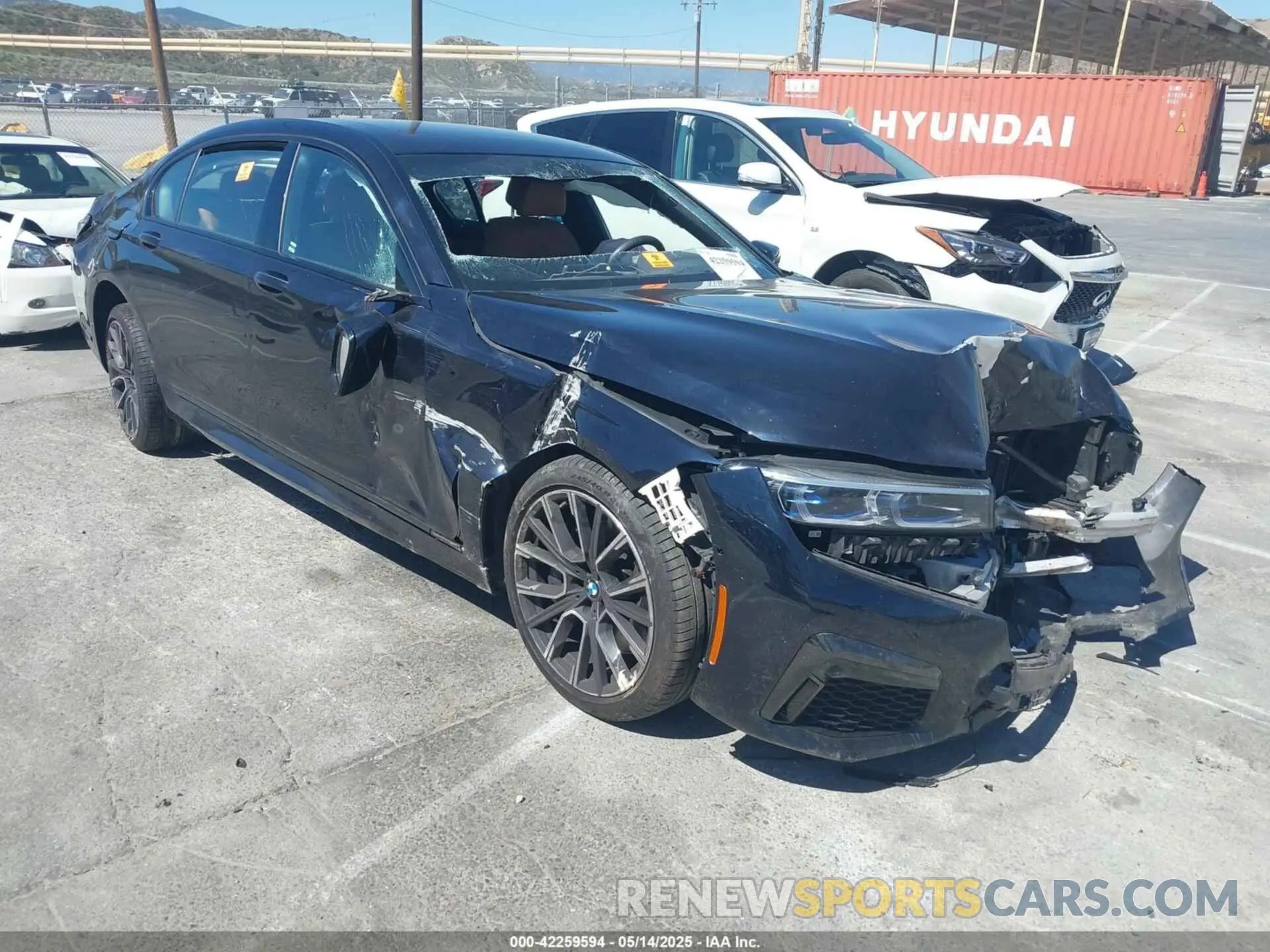 1 Photograph of a damaged car WBA7U2C02LGJ59766 BMW 750I 2020