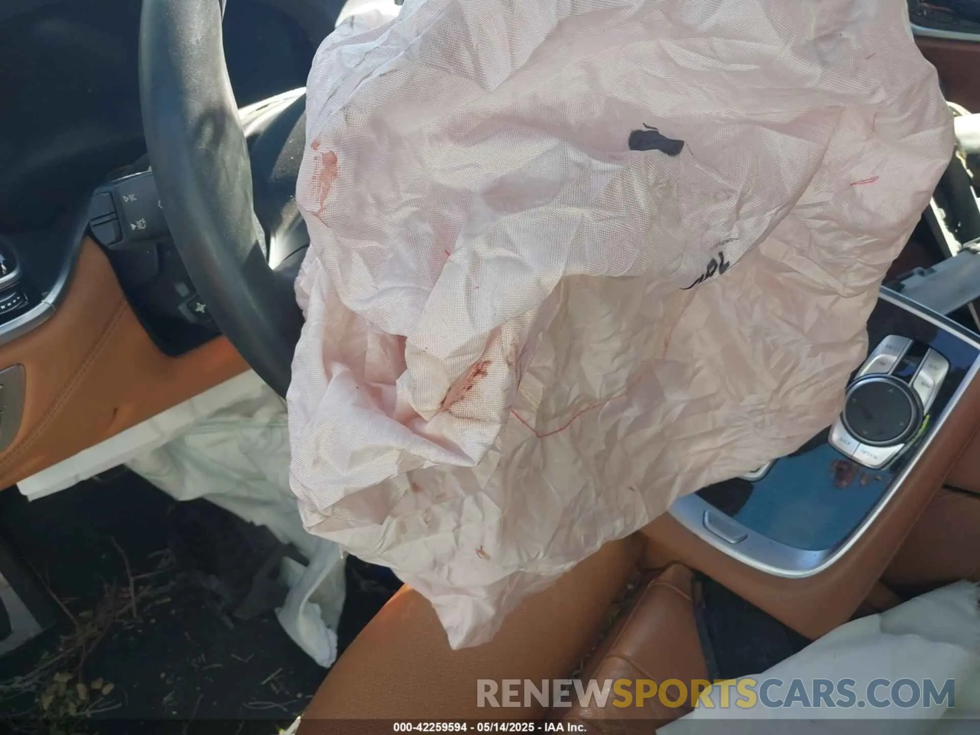 12 Photograph of a damaged car WBA7U2C02LGJ59766 BMW 750I 2020