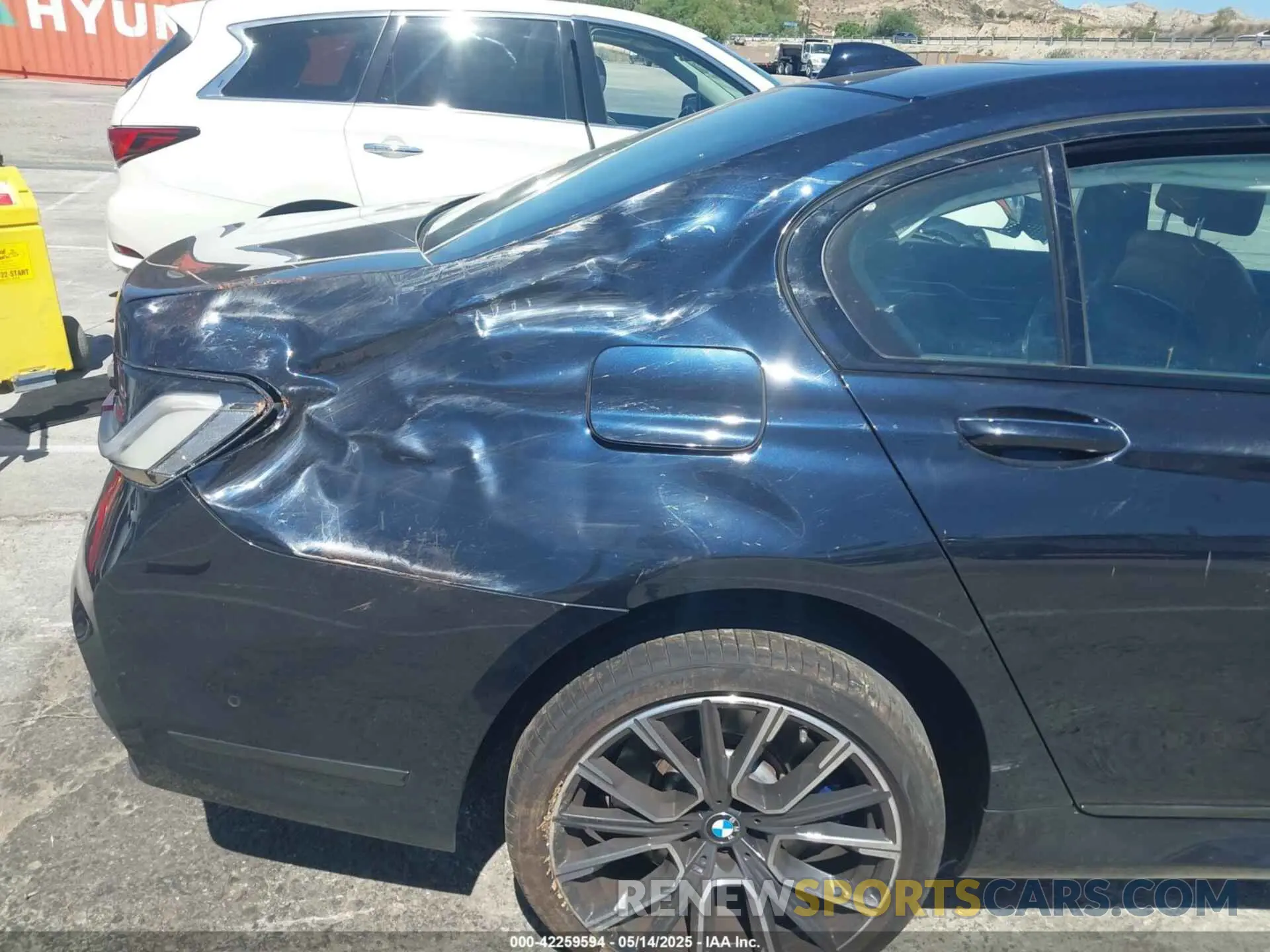 14 Photograph of a damaged car WBA7U2C02LGJ59766 BMW 750I 2020