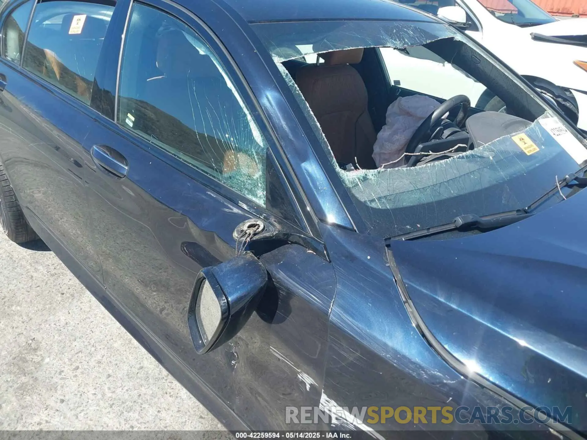 15 Photograph of a damaged car WBA7U2C02LGJ59766 BMW 750I 2020