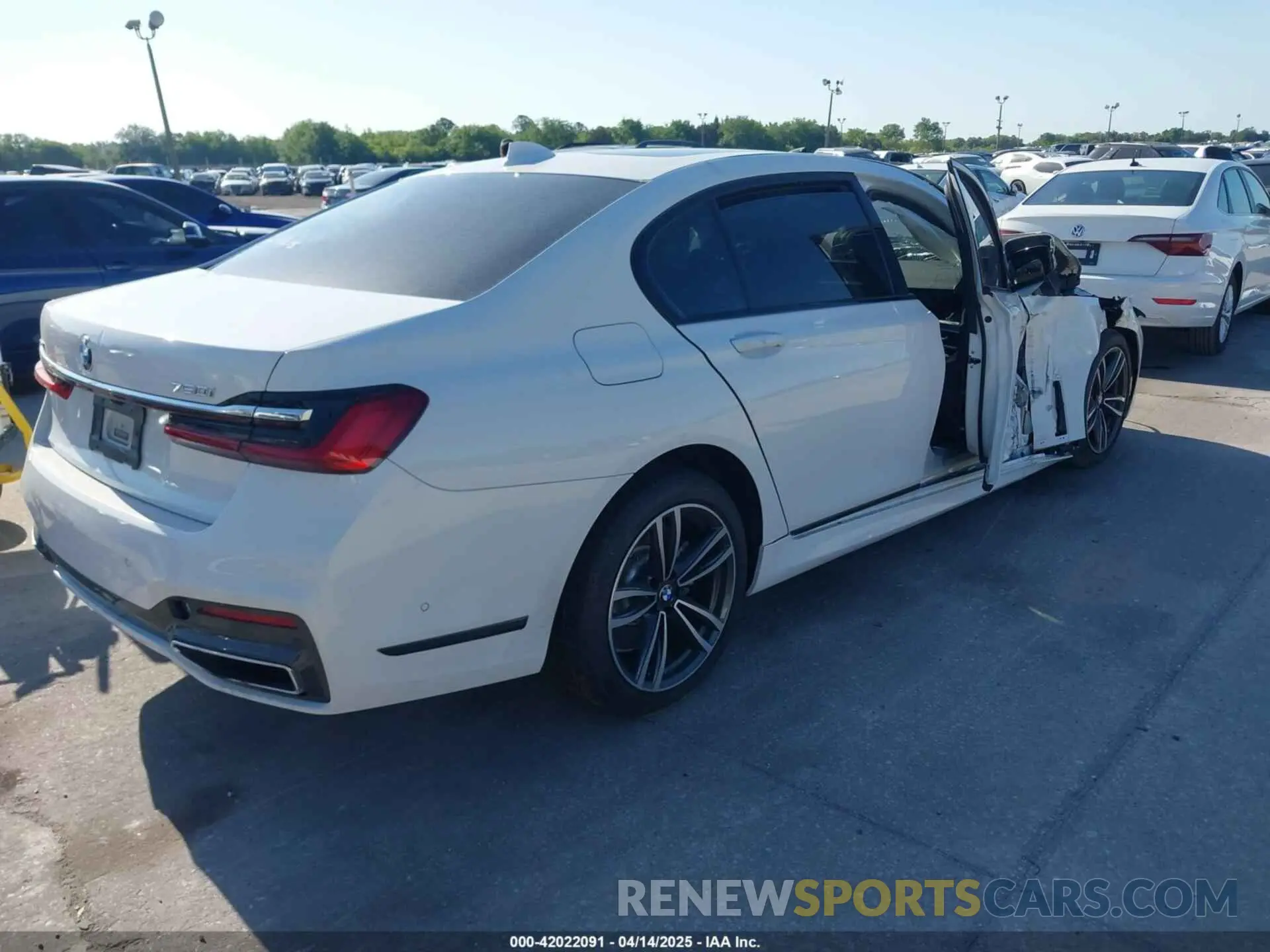 4 Photograph of a damaged car WBA7U2C05LGJ59941 BMW 750I 2020