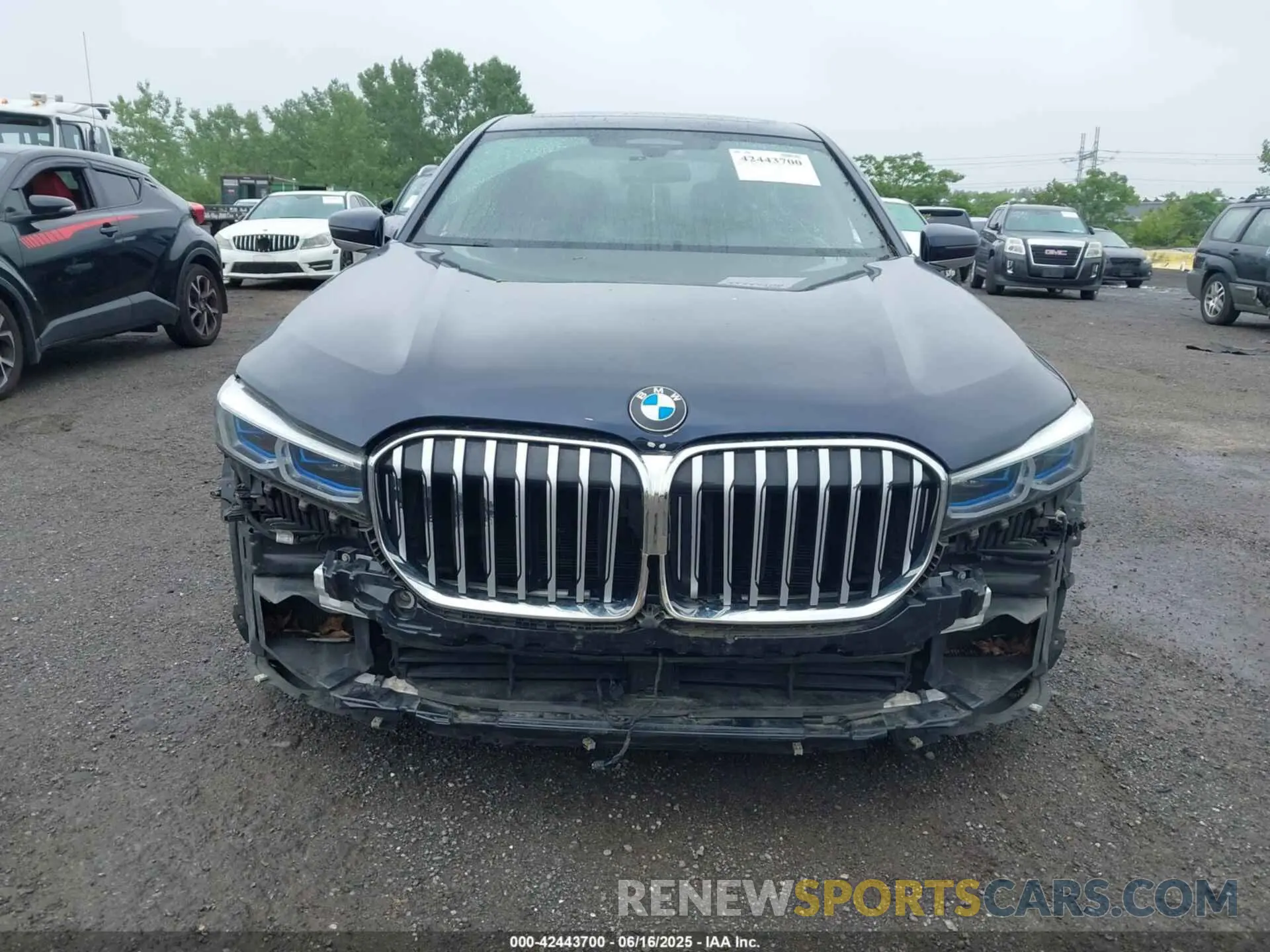 12 Photograph of a damaged car WBA7U2C05LGM26656 BMW 750I 2020