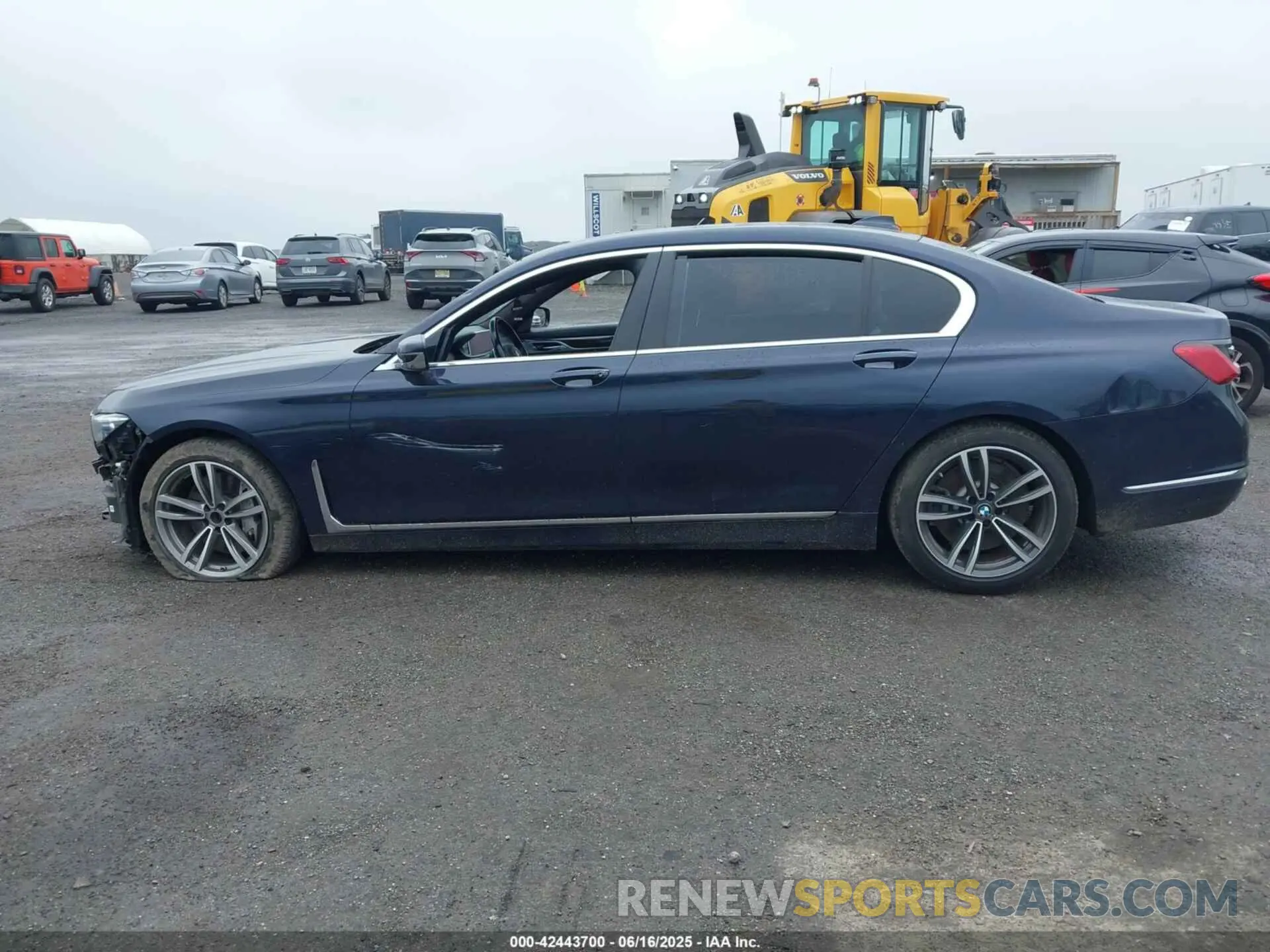 14 Photograph of a damaged car WBA7U2C05LGM26656 BMW 750I 2020