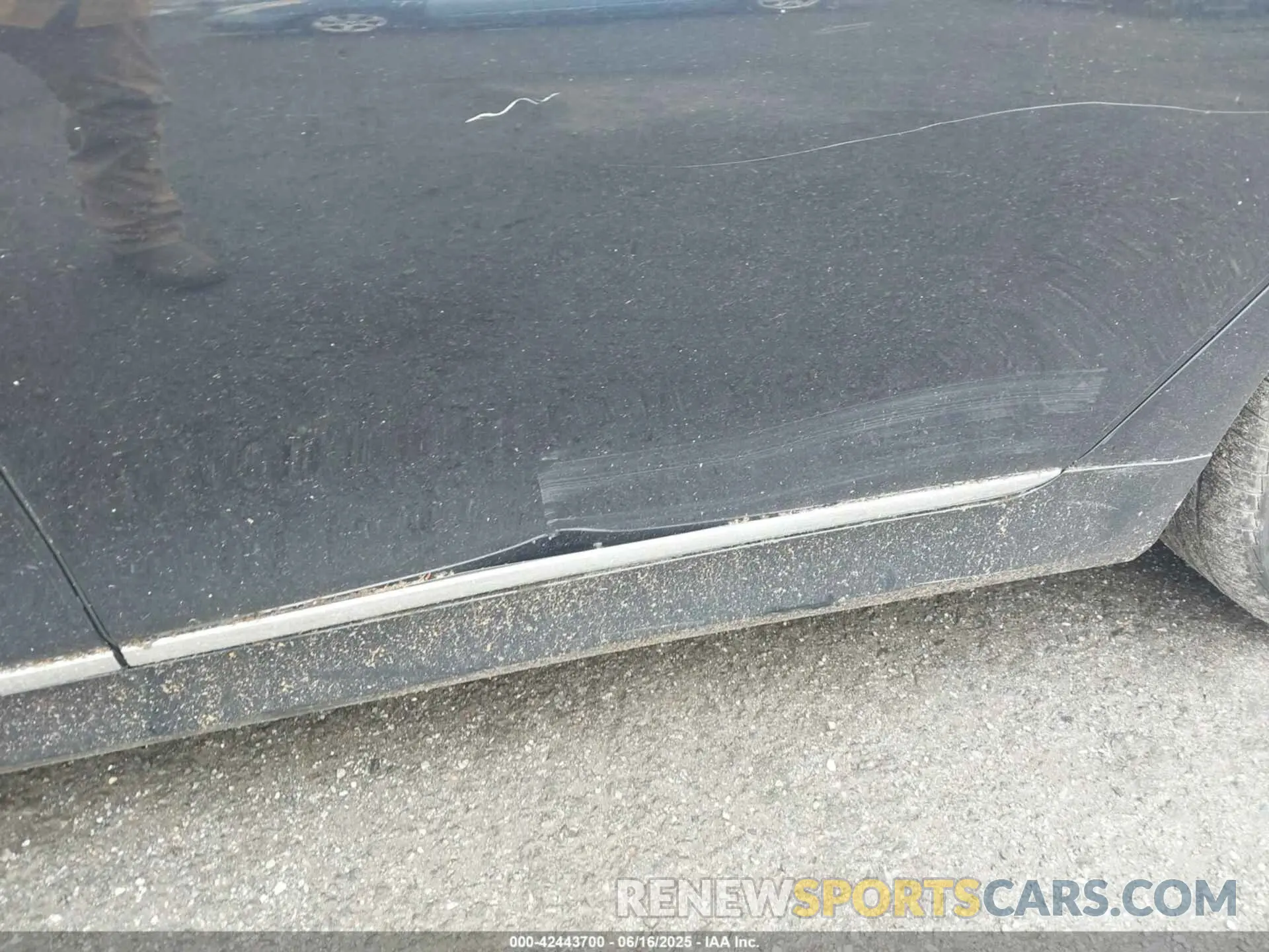 17 Photograph of a damaged car WBA7U2C05LGM26656 BMW 750I 2020