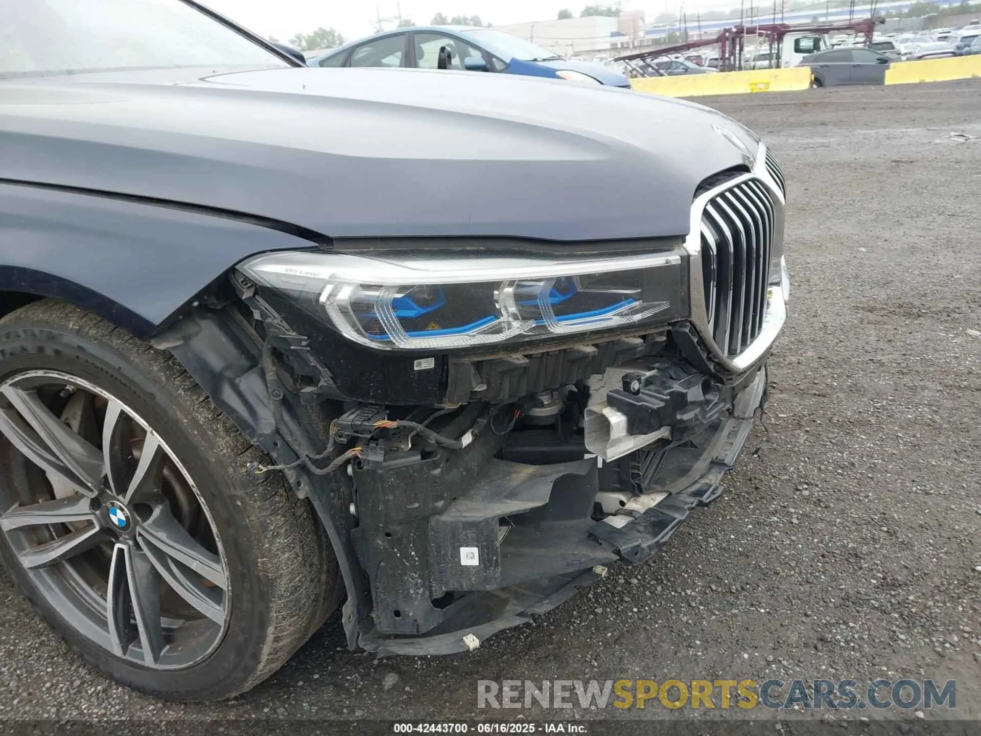 19 Photograph of a damaged car WBA7U2C05LGM26656 BMW 750I 2020