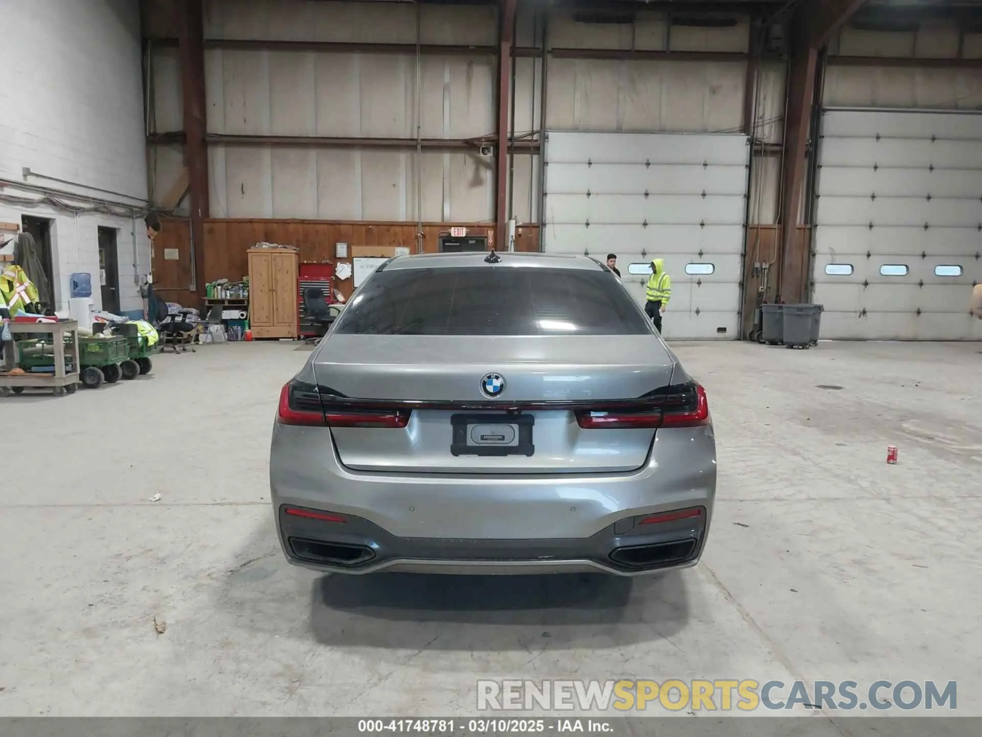 17 Photograph of a damaged car WBA7U2C06LBX84829 BMW 750I 2020