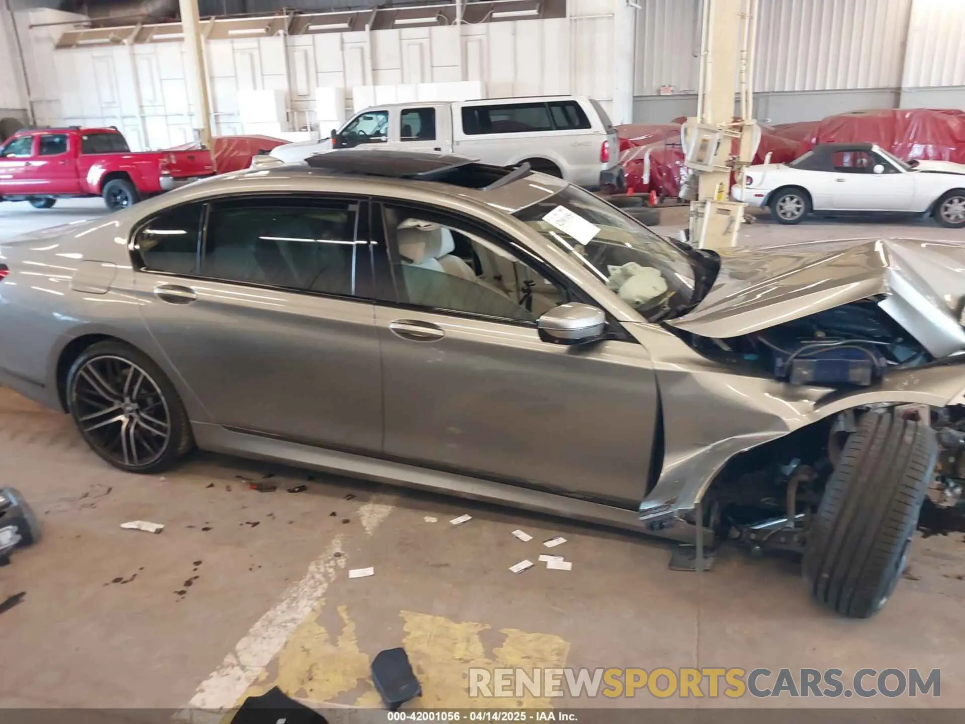 13 Photograph of a damaged car WBA7U2C07LGJ59164 BMW 750I 2020