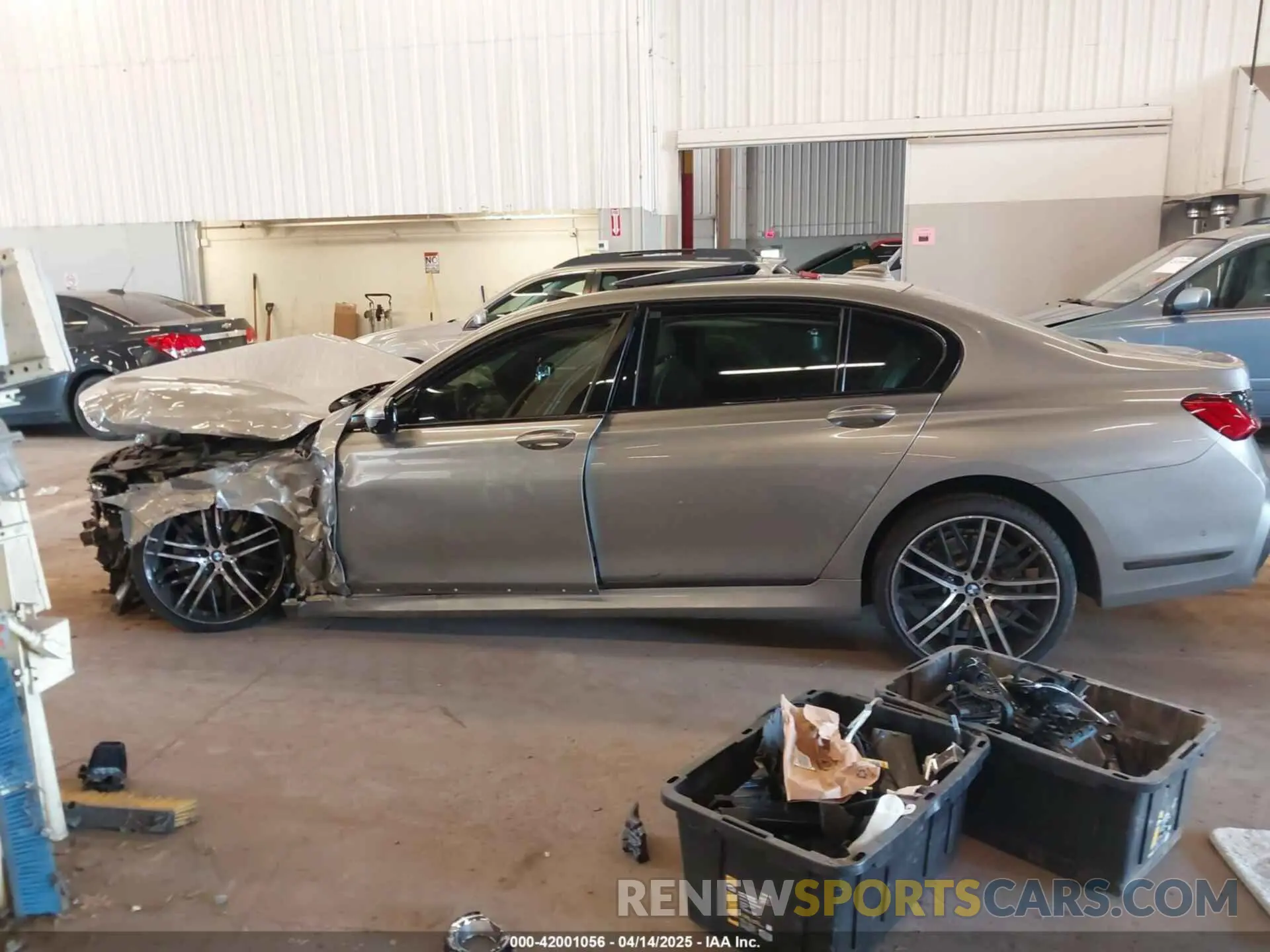 14 Photograph of a damaged car WBA7U2C07LGJ59164 BMW 750I 2020