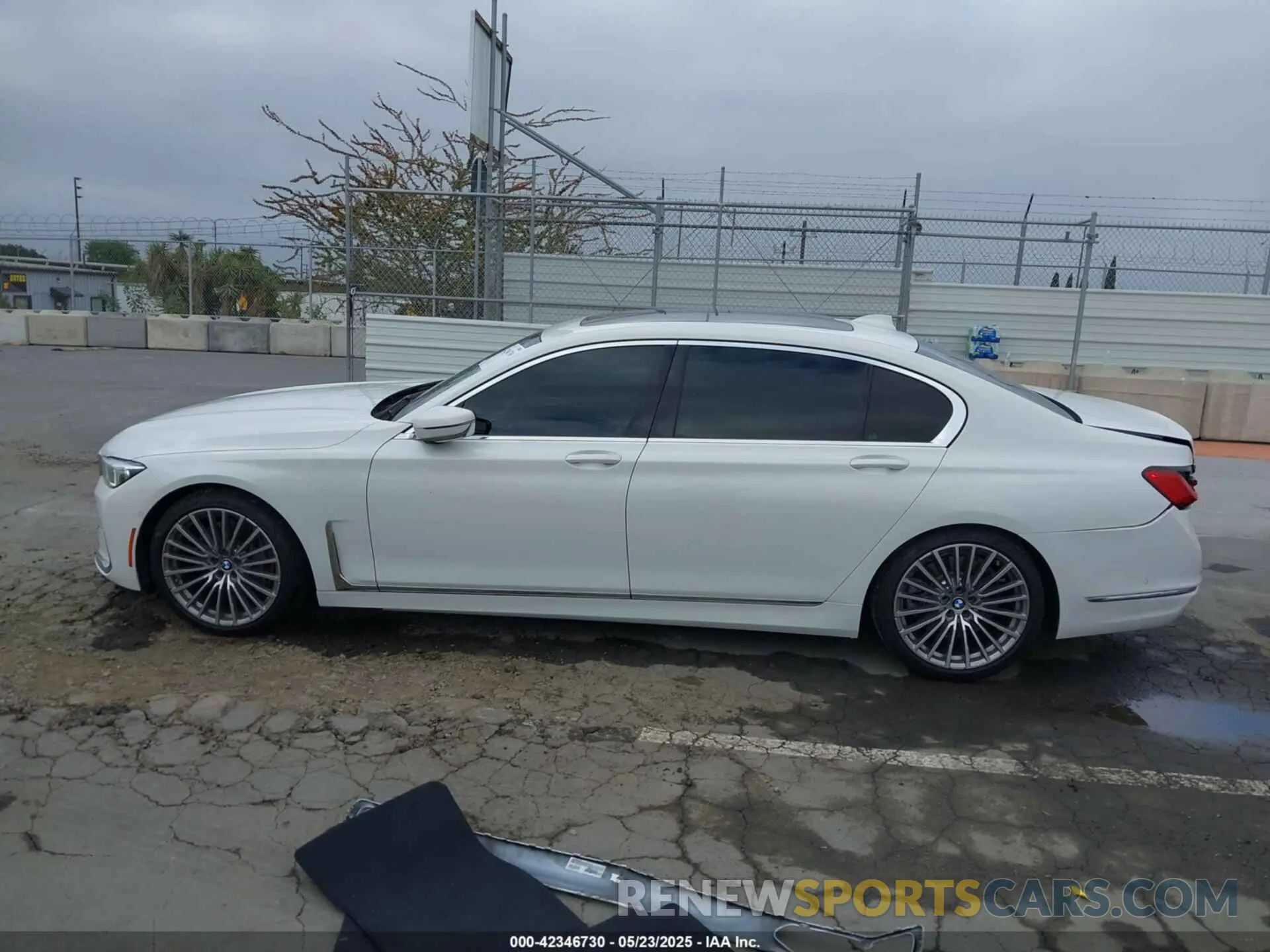 15 Photograph of a damaged car WBA7U2C09LGM27471 BMW 750I 2020