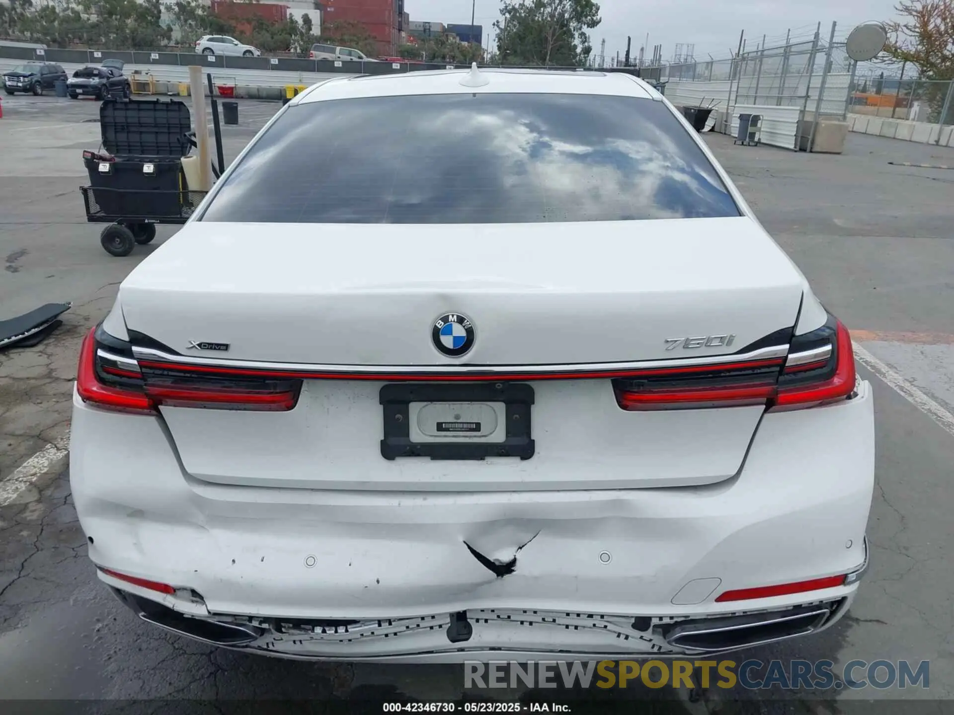 17 Photograph of a damaged car WBA7U2C09LGM27471 BMW 750I 2020