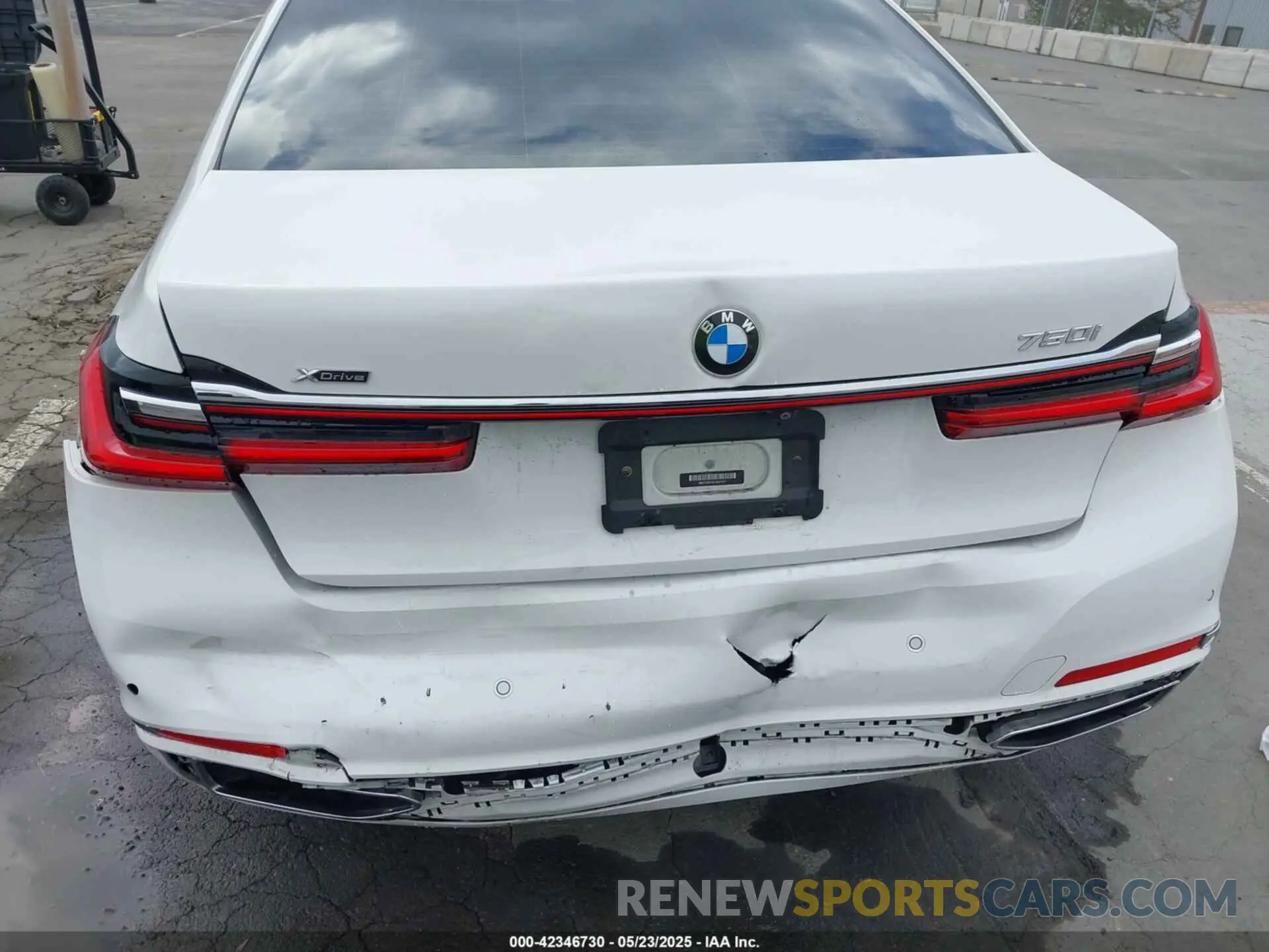 6 Photograph of a damaged car WBA7U2C09LGM27471 BMW 750I 2020