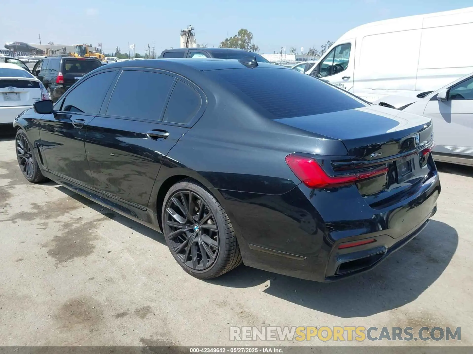3 Photograph of a damaged car WBA7U2C04MCG45569 BMW 750I 2021