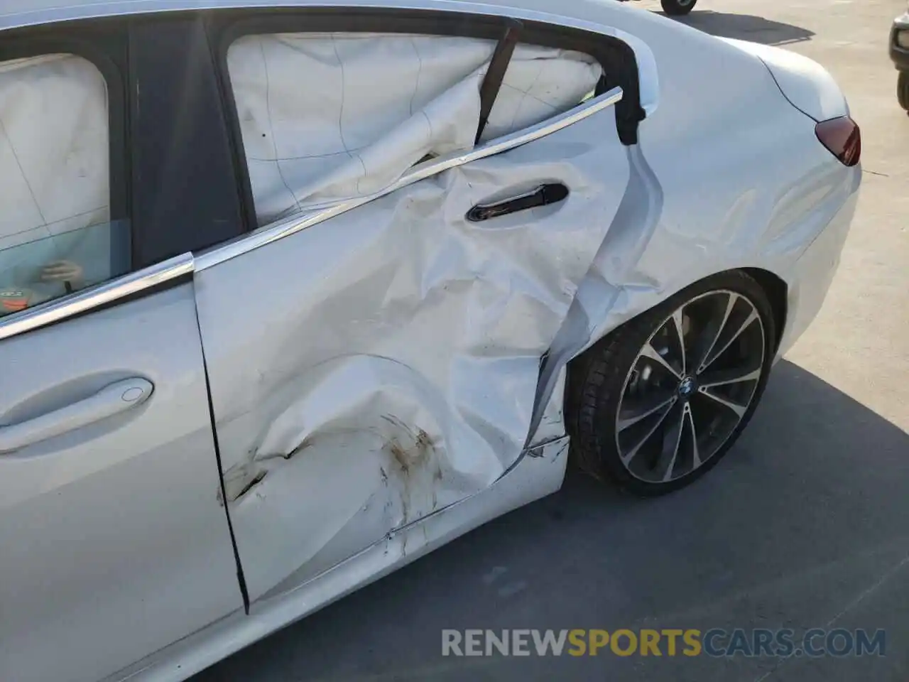 10 Photograph of a damaged car WBAGV2C0XLCE26319 BMW 8 SERIES 2020