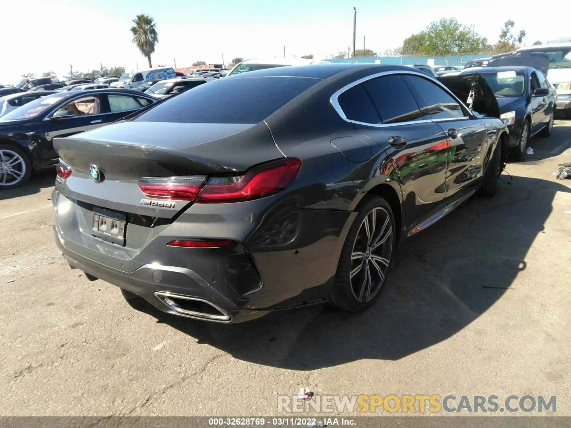 4 Photograph of a damaged car WBAGV8C03MCF60464 BMW 8 SERIES 2021