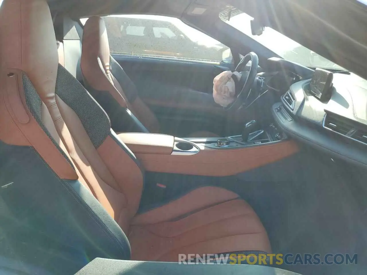 10 Photograph of a damaged car WBY2Z6C56KVB82769 BMW I SERIES 2019