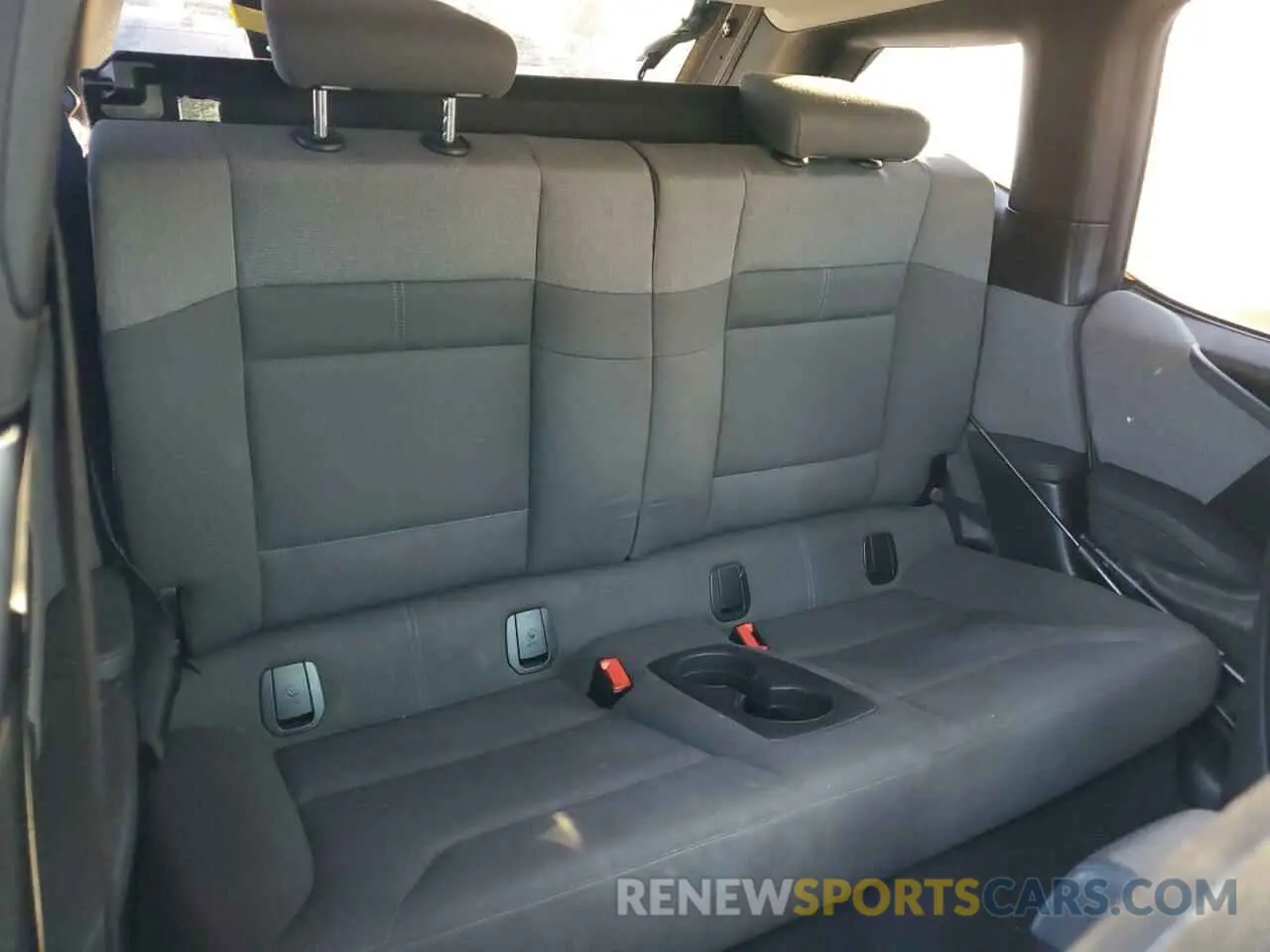 10 Photograph of a damaged car WBY8P2C55KVE41549 BMW I SERIES 2019