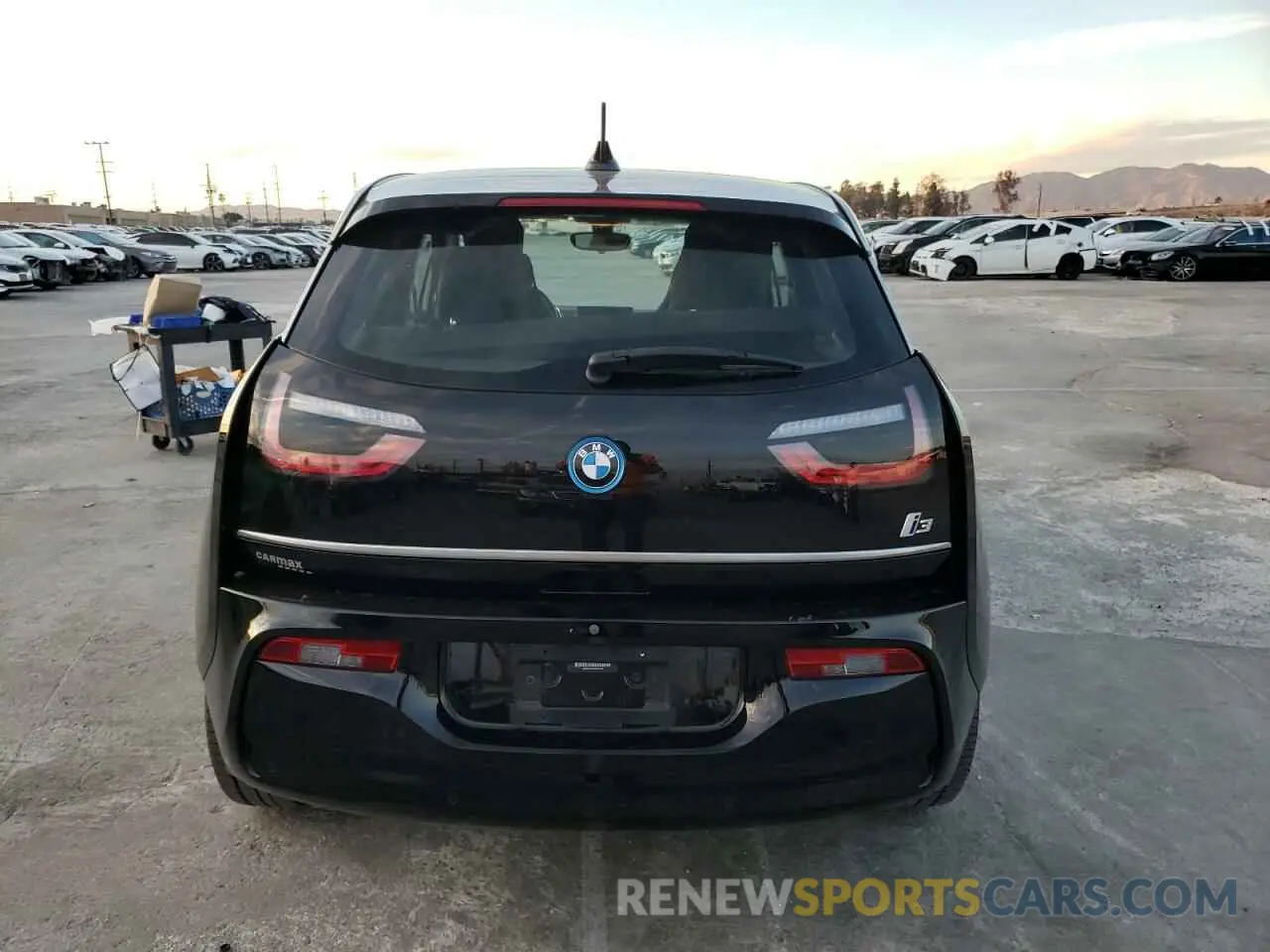 6 Photograph of a damaged car WBY8P2C56K7E87976 BMW I SERIES 2019
