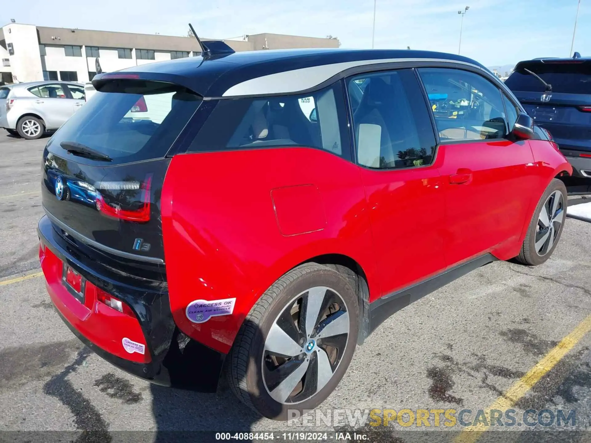 4 Photograph of a damaged car WBY8P2C50K7D82298 BMW I3 2019