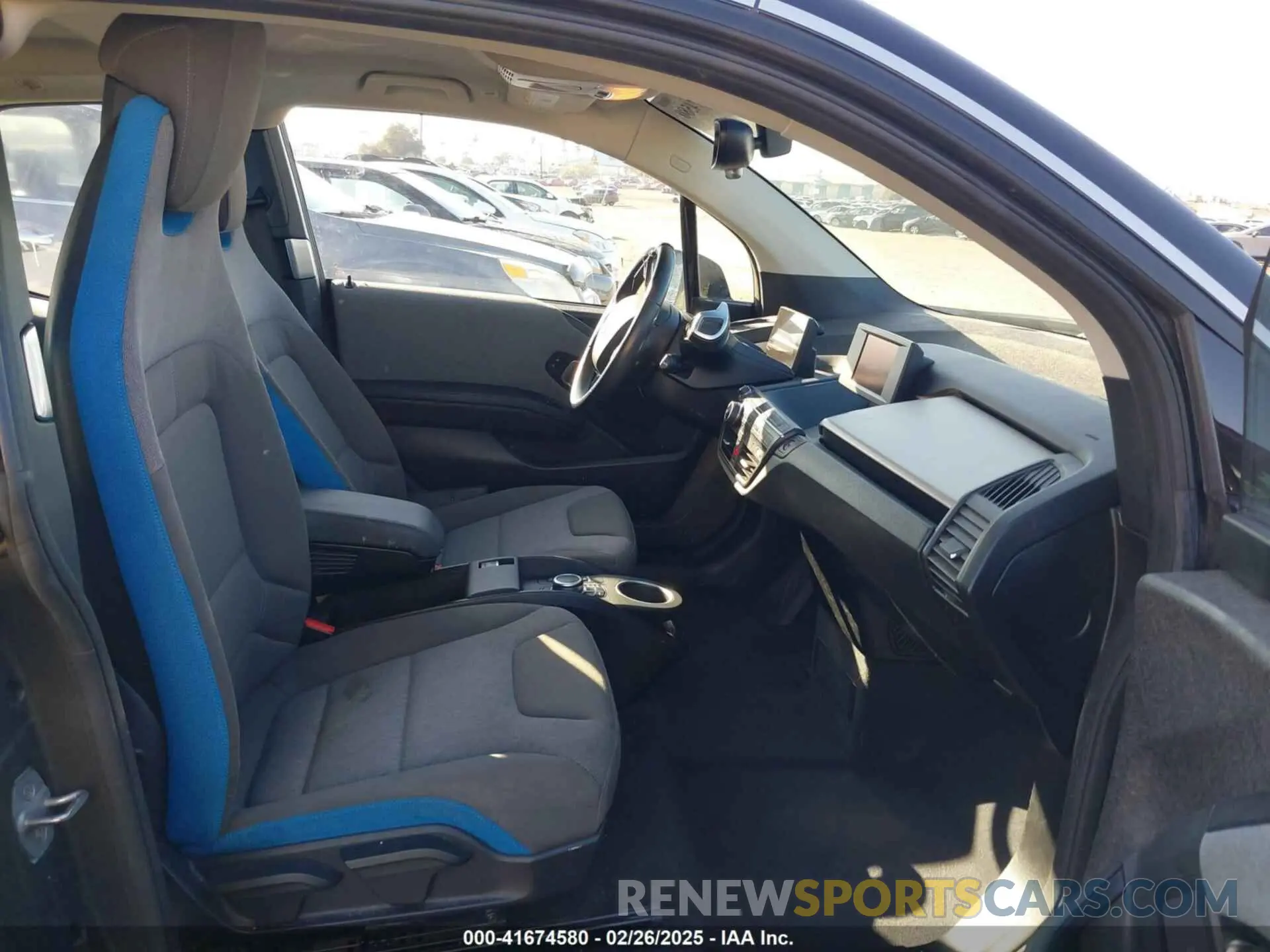 5 Photograph of a damaged car WBY8P2C55K7E07633 BMW I3 2019