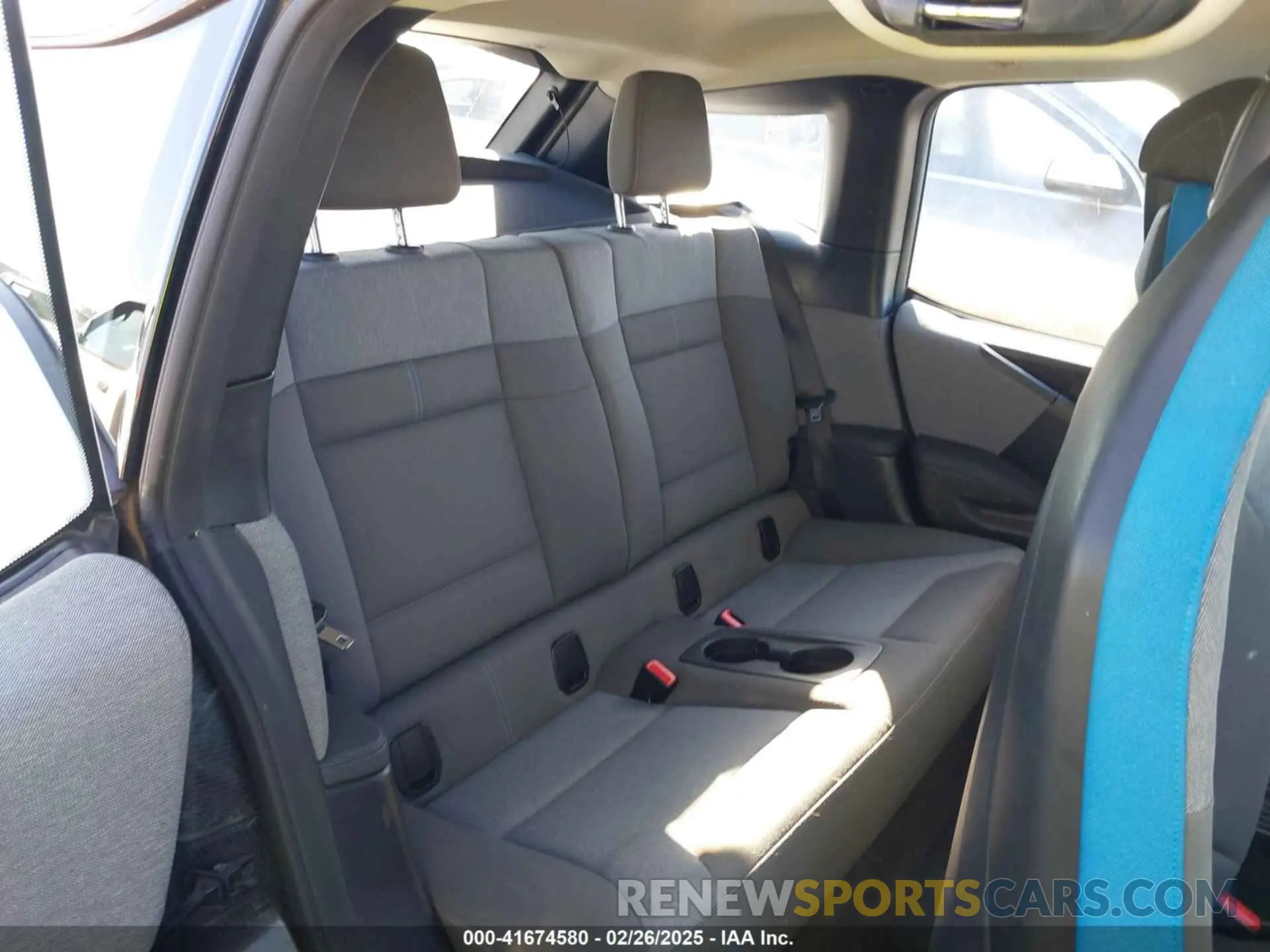 8 Photograph of a damaged car WBY8P2C55K7E07633 BMW I3 2019
