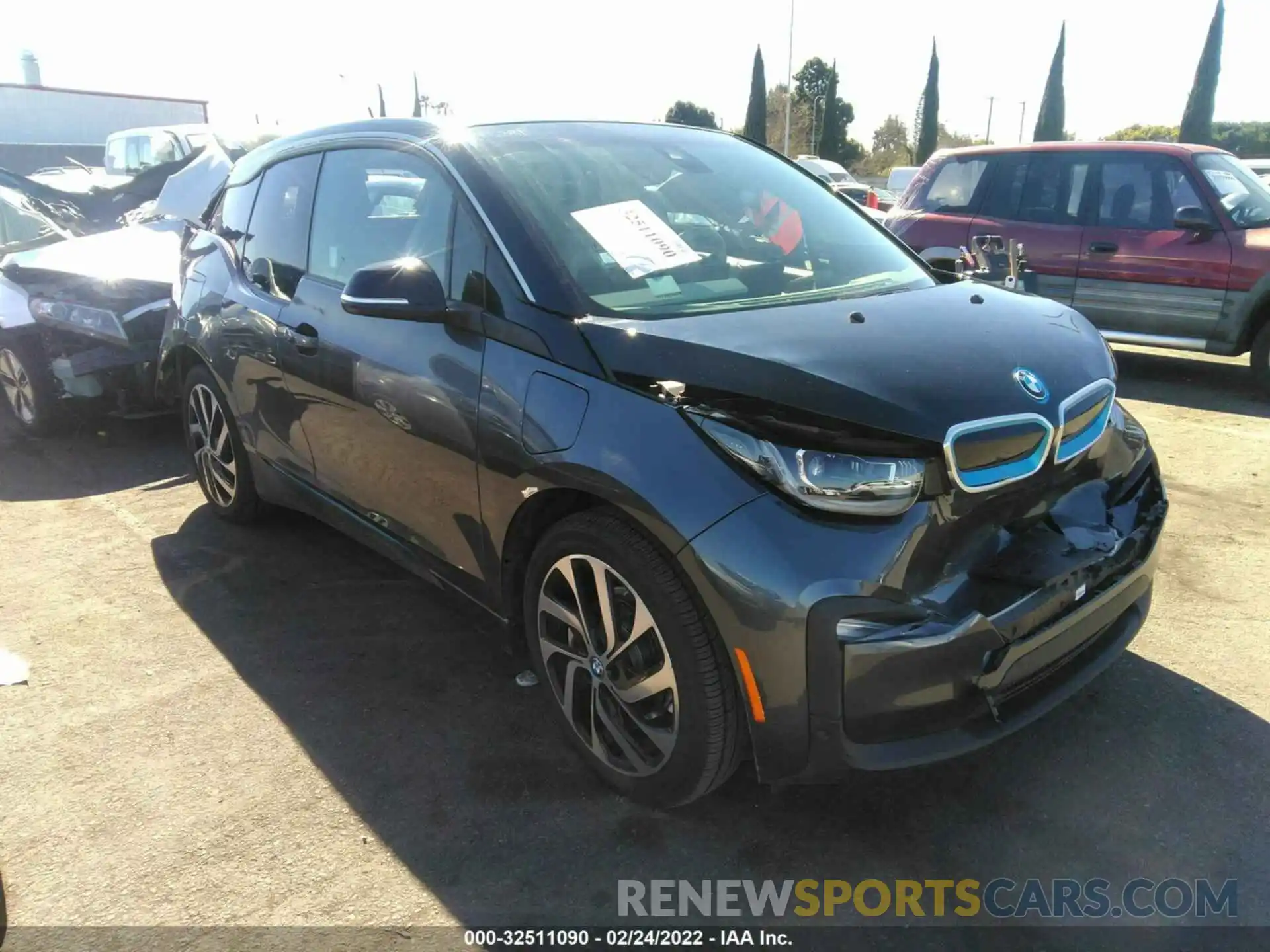 1 Photograph of a damaged car WBY8P4C50K7D59356 BMW I3 2019