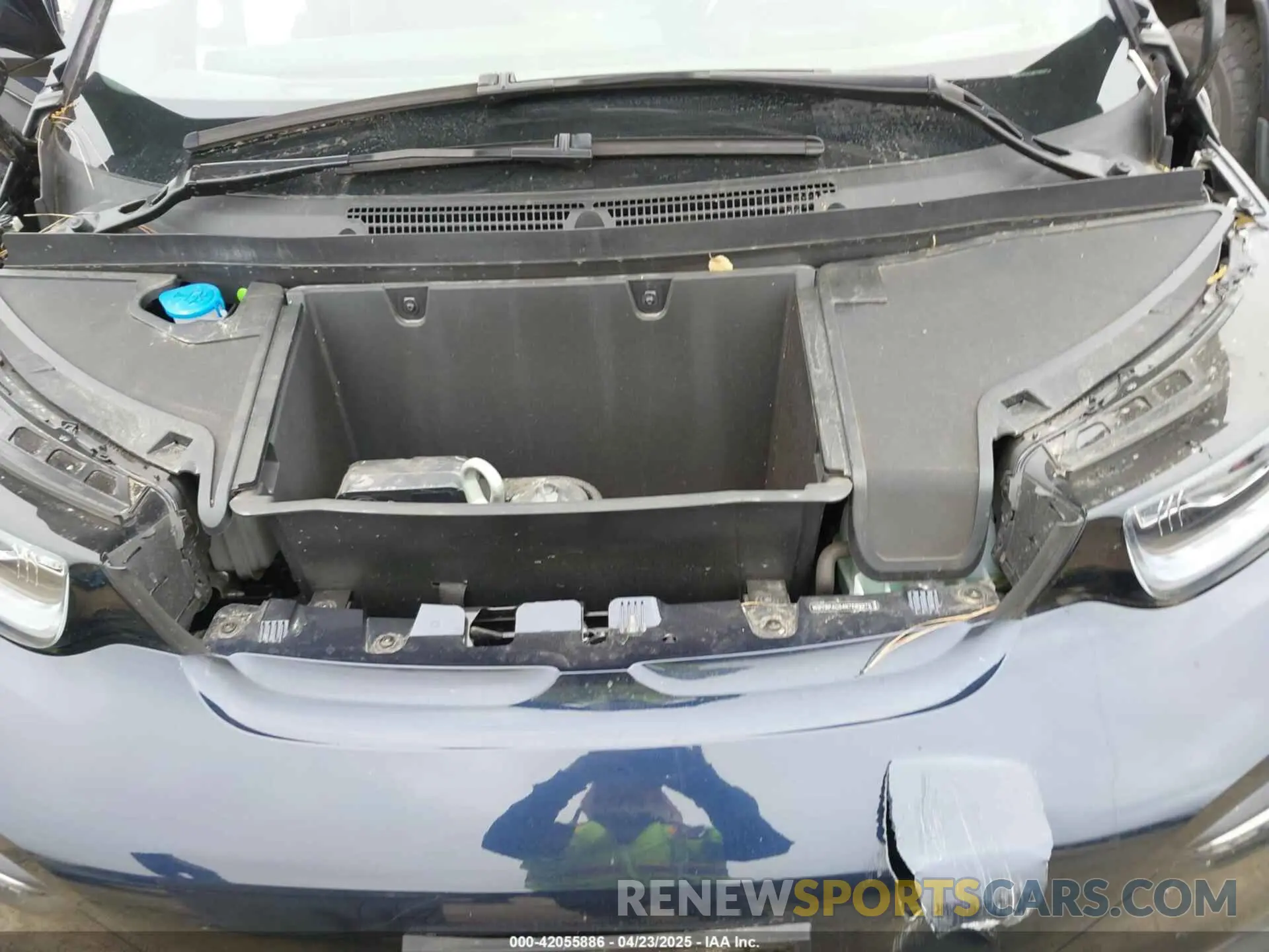 10 Photograph of a damaged car WBY8P4C54K7E83372 BMW I3 2019