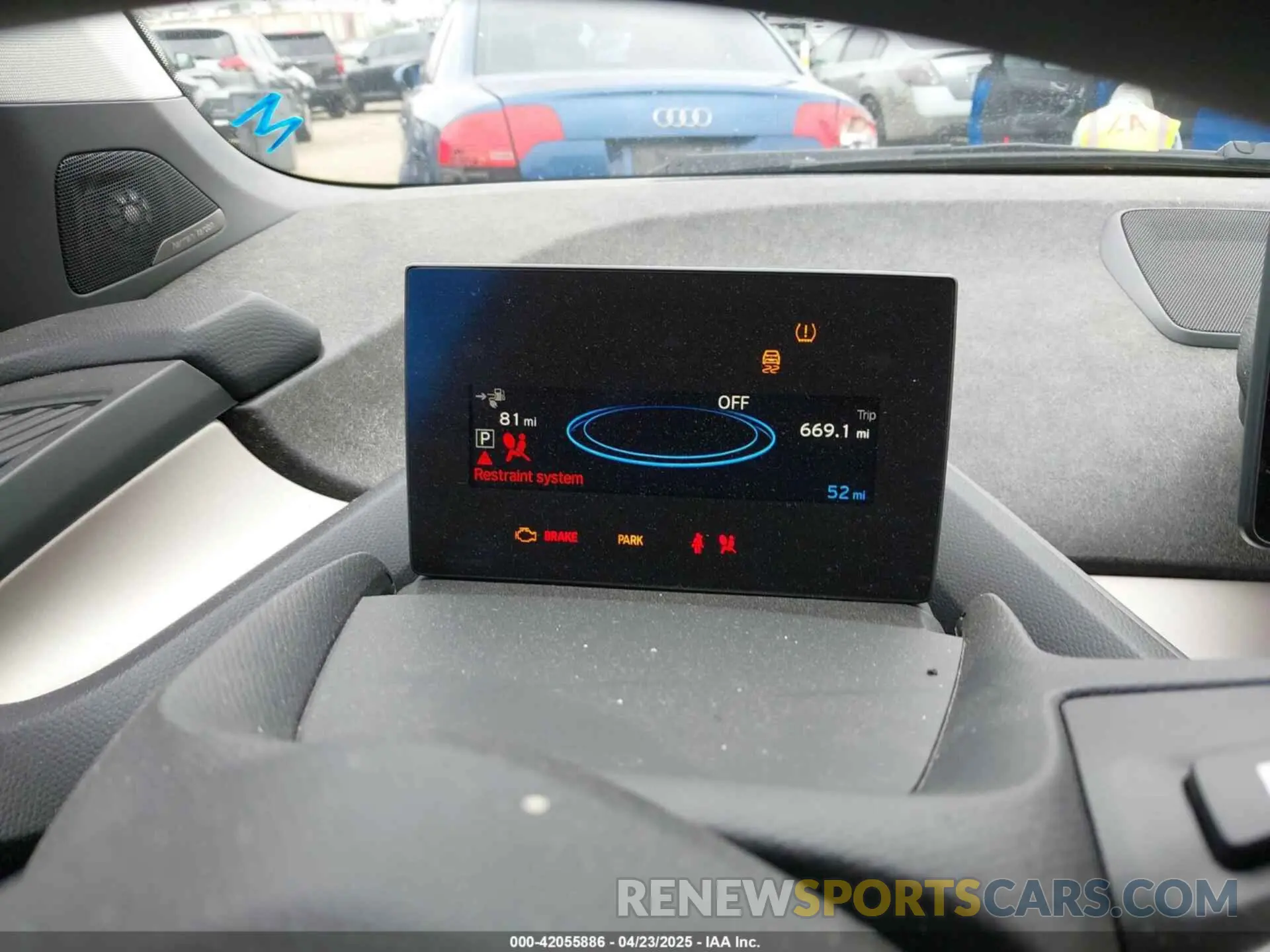18 Photograph of a damaged car WBY8P4C54K7E83372 BMW I3 2019