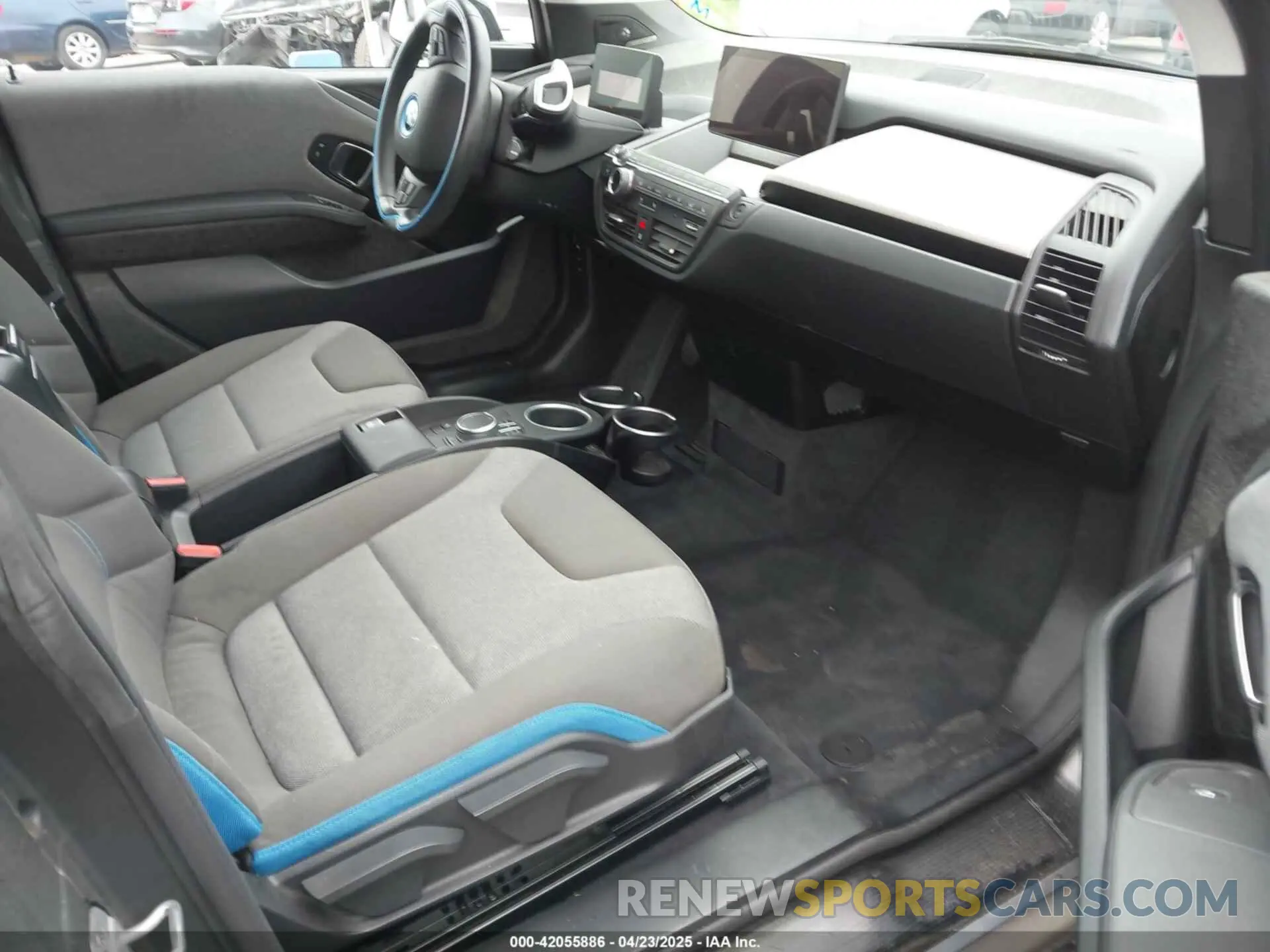 5 Photograph of a damaged car WBY8P4C54K7E83372 BMW I3 2019