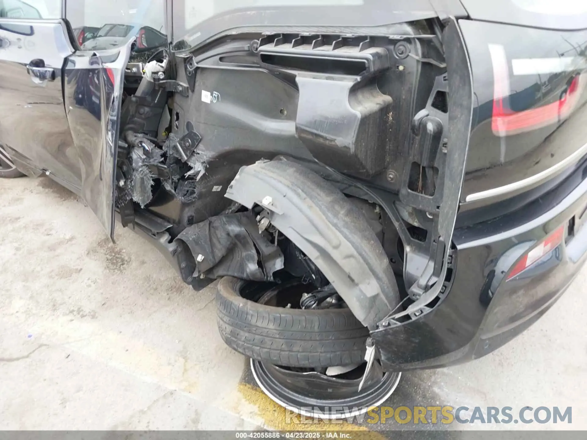 6 Photograph of a damaged car WBY8P4C54K7E83372 BMW I3 2019
