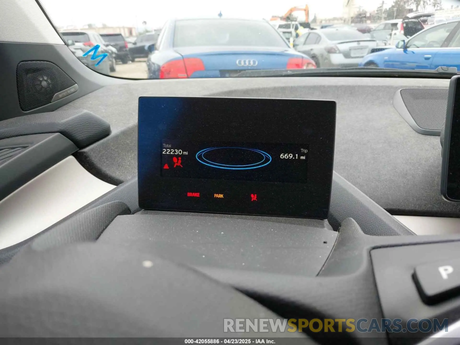 7 Photograph of a damaged car WBY8P4C54K7E83372 BMW I3 2019