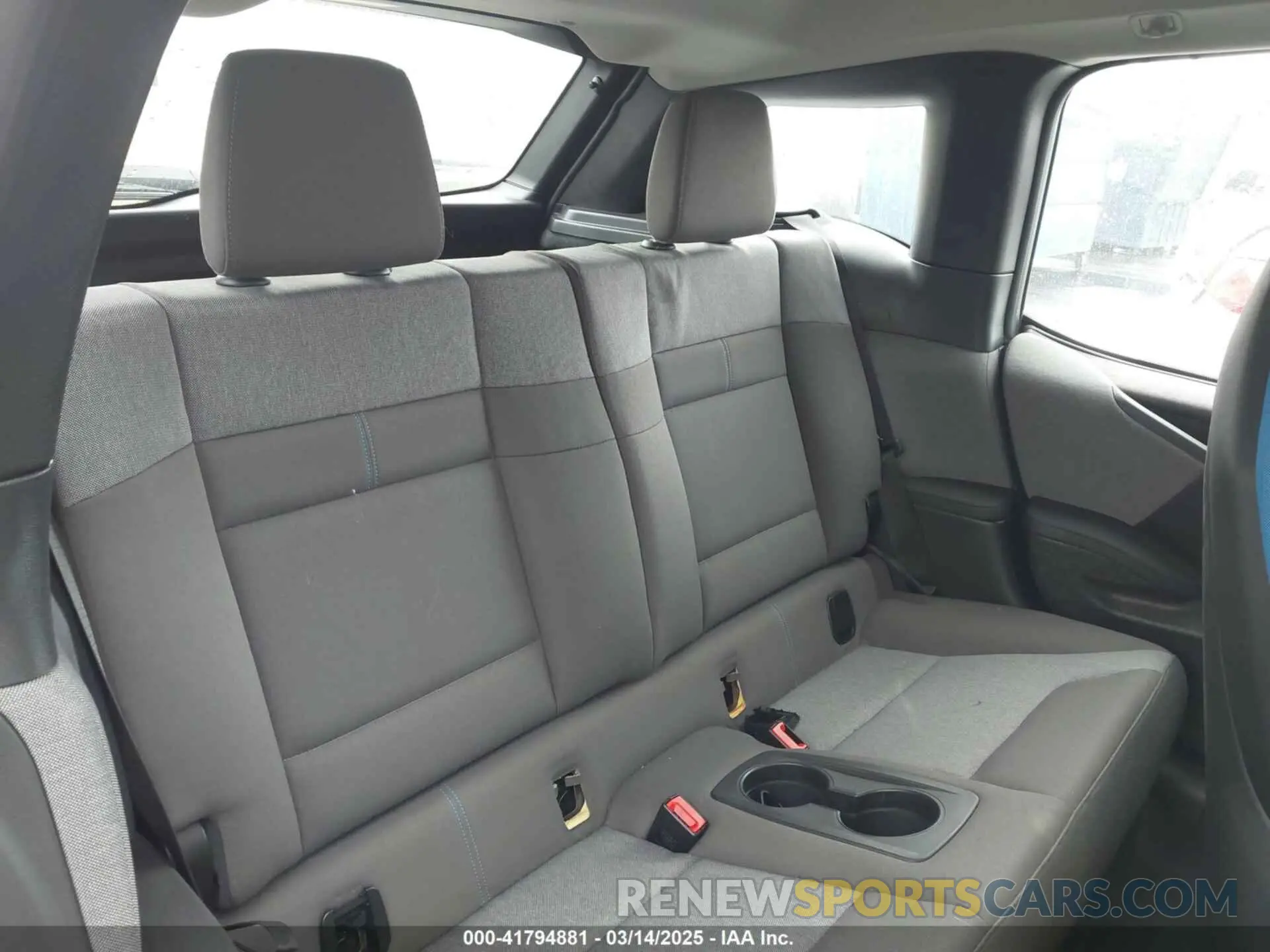 8 Photograph of a damaged car WBY8P4C58K7E53825 BMW I3 2019