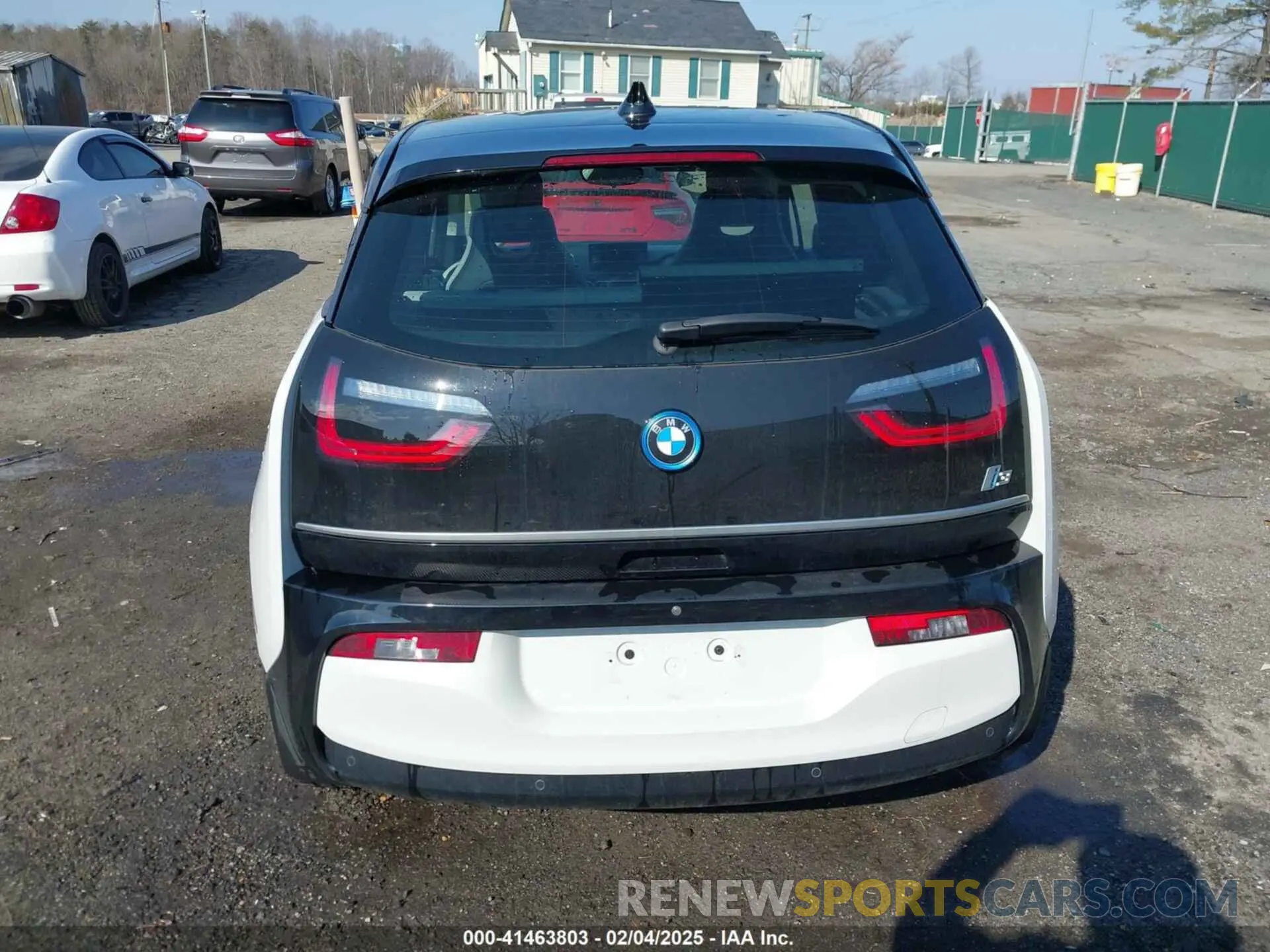 16 Photograph of a damaged car WBY8P2C00M7J69680 BMW I3 2021