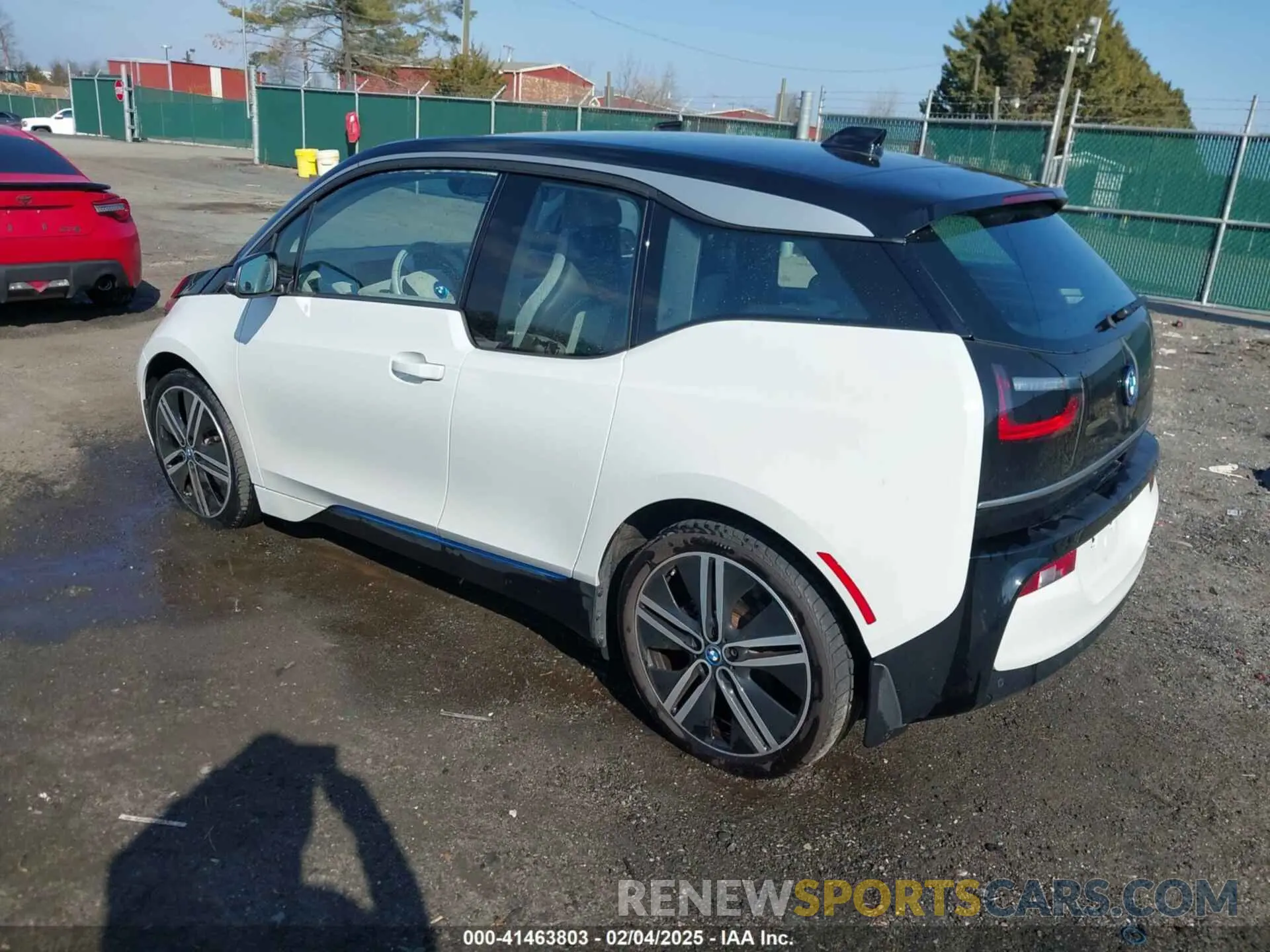 3 Photograph of a damaged car WBY8P2C00M7J69680 BMW I3 2021