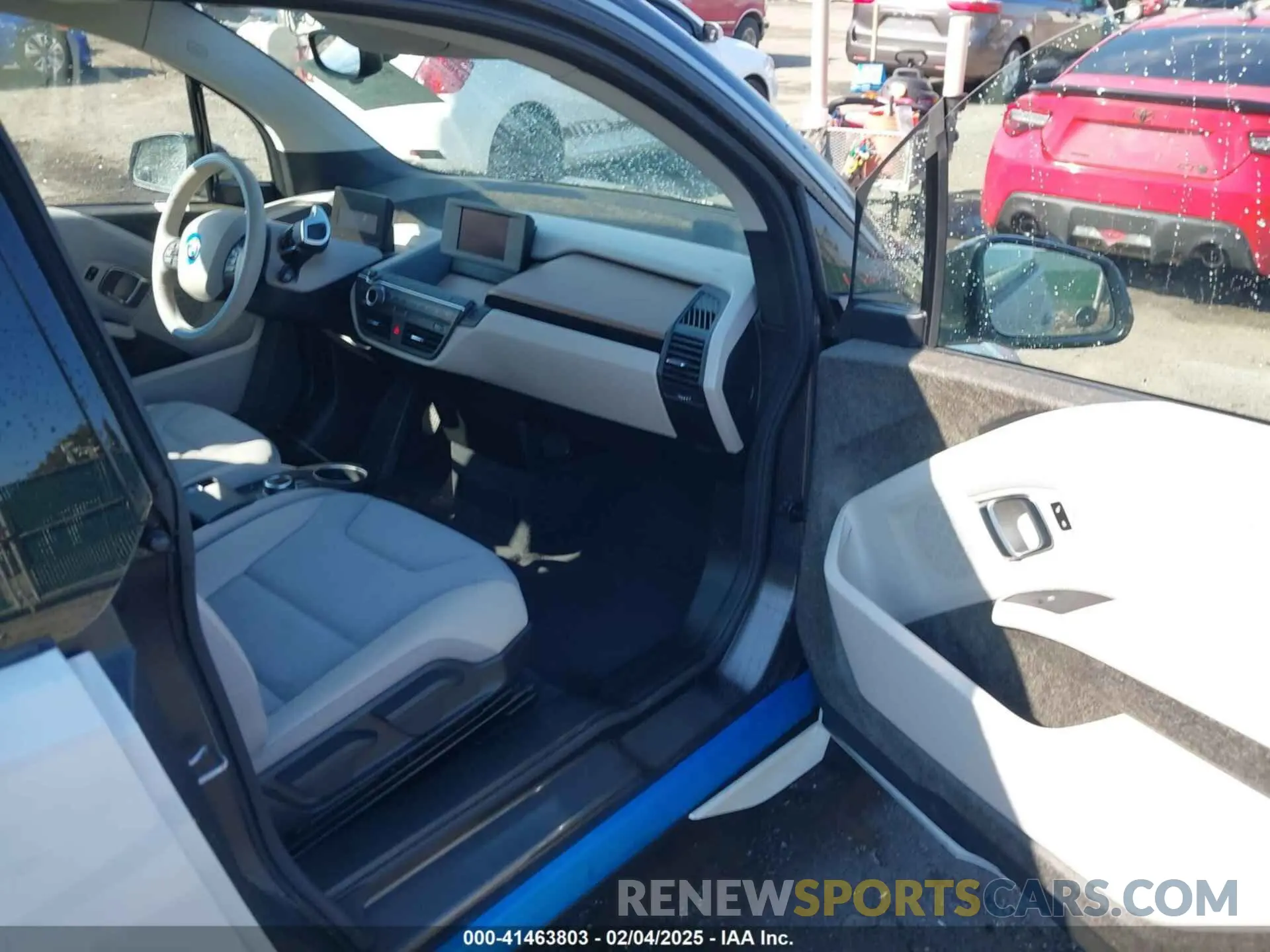 5 Photograph of a damaged car WBY8P2C00M7J69680 BMW I3 2021