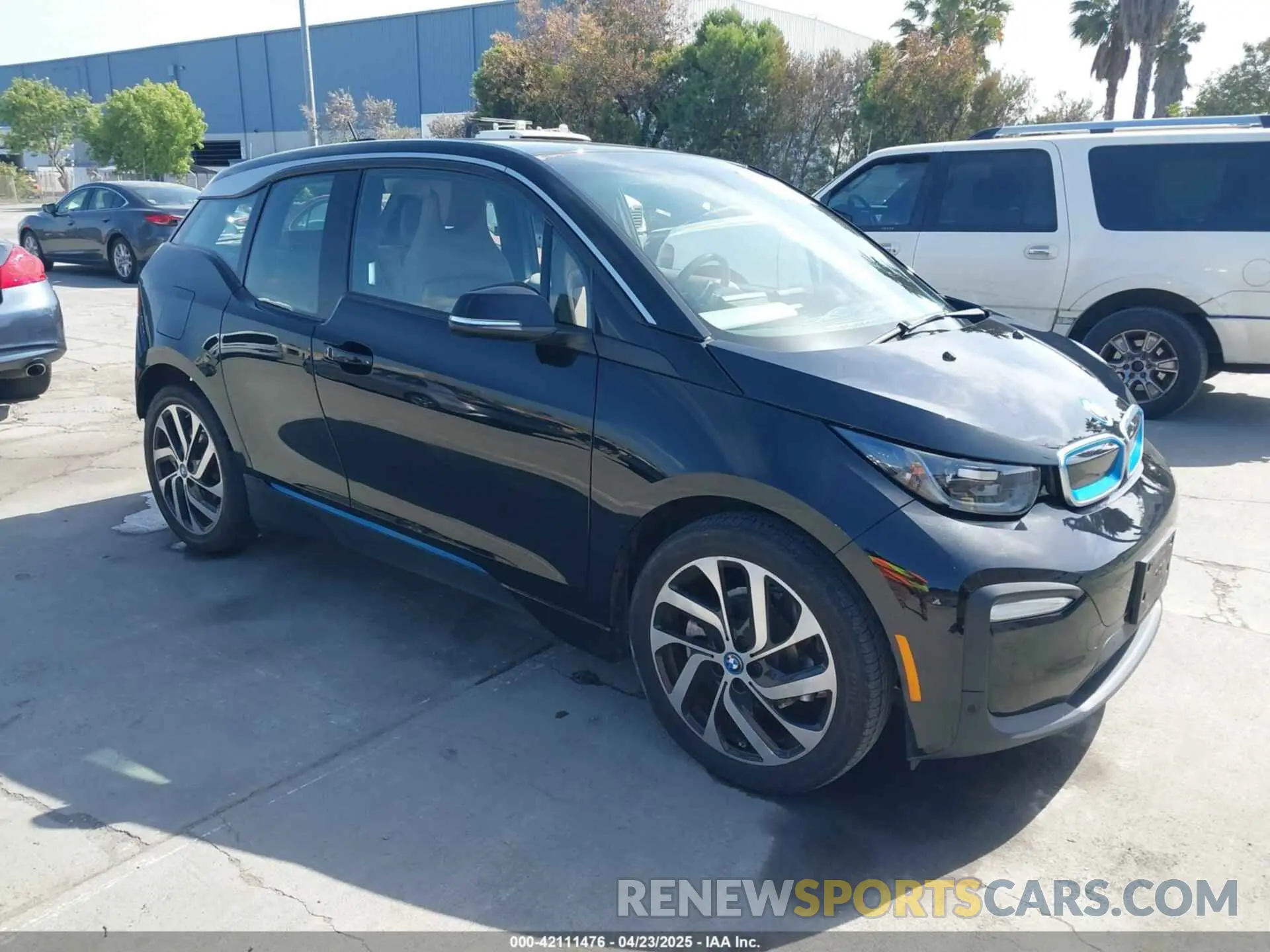1 Photograph of a damaged car WBY8P2C04M7J50324 BMW I3 2021