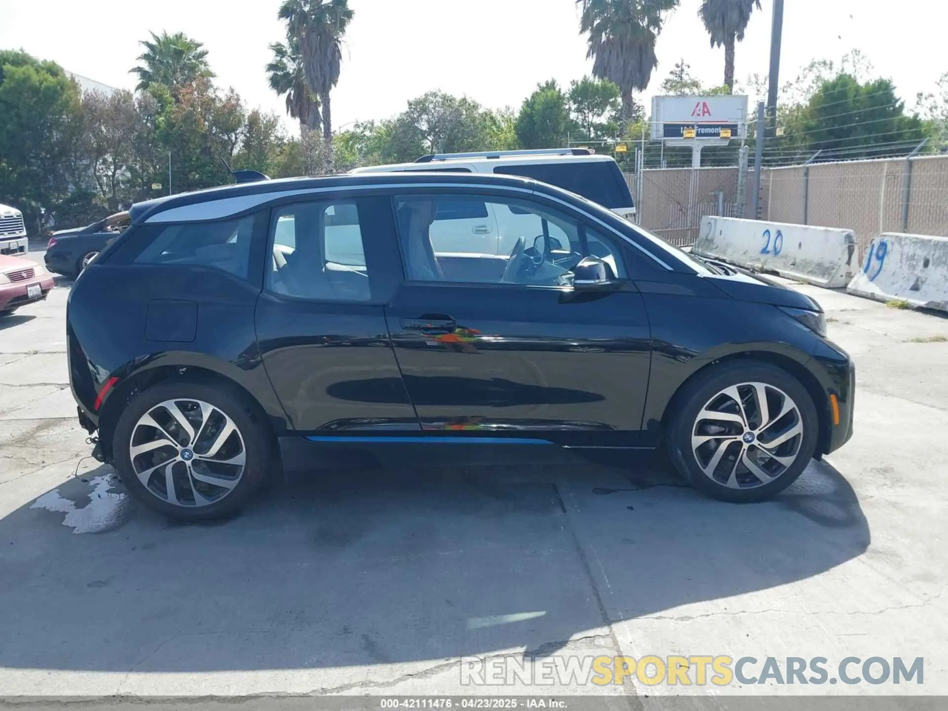 14 Photograph of a damaged car WBY8P2C04M7J50324 BMW I3 2021